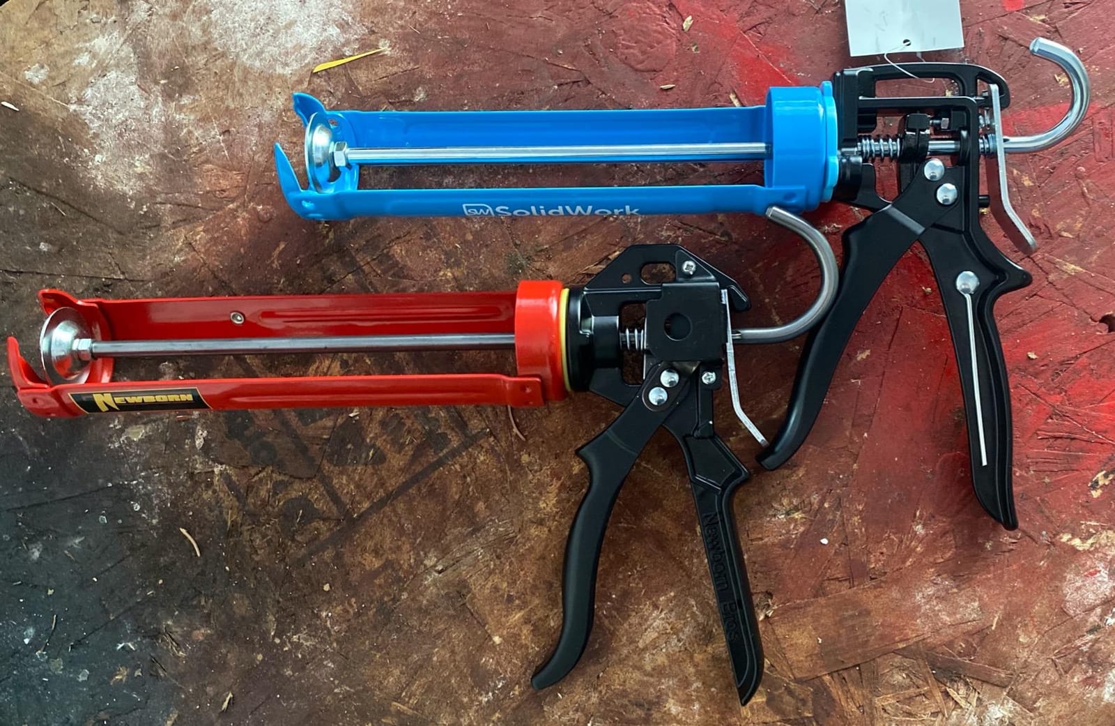 Newborn 250 Super Smooth Rod Revolving Frame Caulking Gun, 1/10-Gallon Cartridge Capacity, 18:1 Thrust Ratio customer photo 1