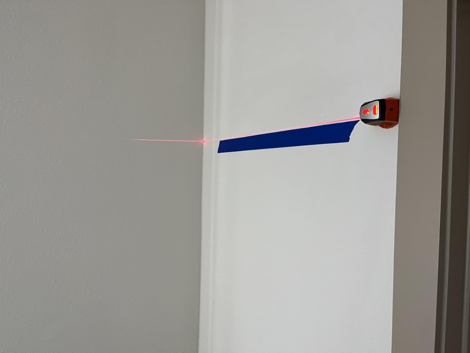 BLACK+DECKER Laser Level, Self-Leveling, 360 Degree Wall Attachment, AA Batteries Included (BDL220S), 7.25 x 7 x 2.5 inches customer photo 1