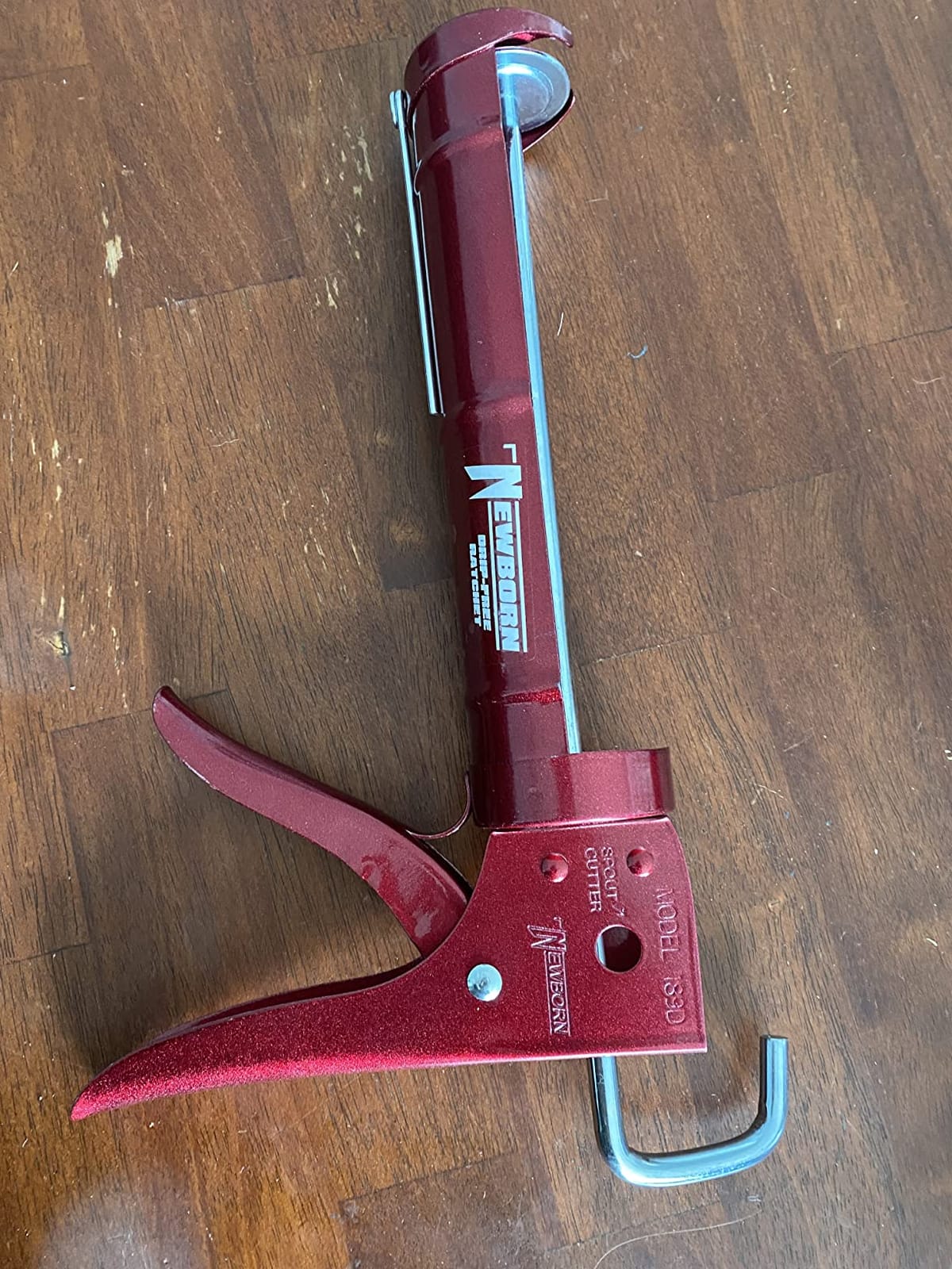 Newborn 189D Drip-Free Super Ratchet Rod Cradle Caulking Gun, 1/10 Gallon Cartridge, 6:1 Thrust Ratio, Red customer photo 2