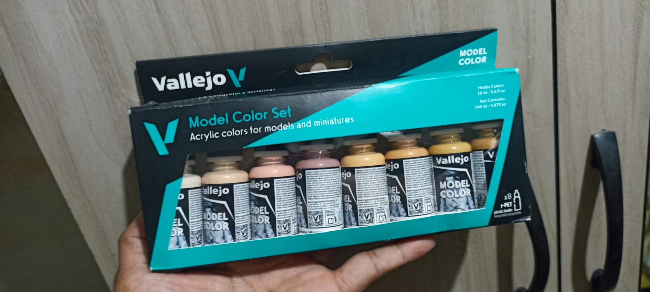 Vallejo - Model Color Face & Skin Tones Set | Modeling Acrylic Paints | 8 bottles x 18 ml (0.60 fl.oz.) customer photo 1