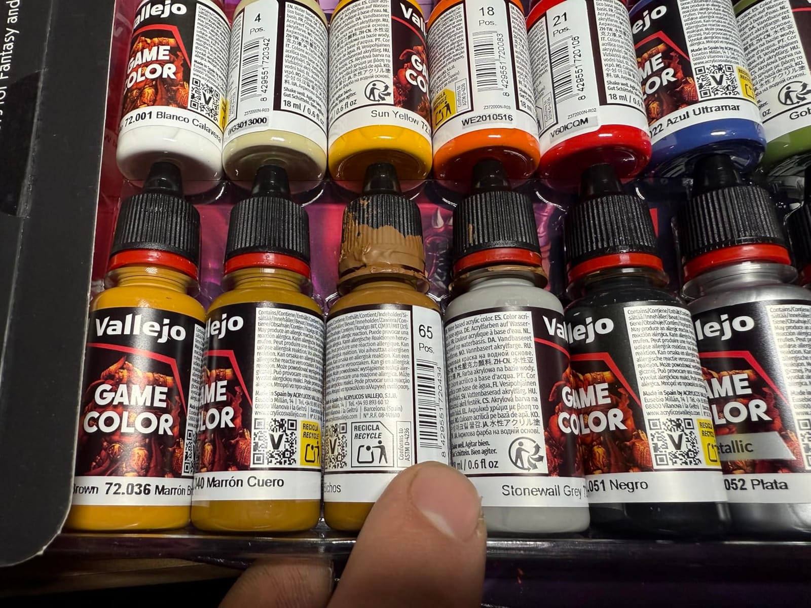Vallejo - Game Color Introduction Set | Starter Set for Fantasy and Wargame Figures | 16 Bottles x 18 ml (0.60 fl.oz.) customer photo 1
