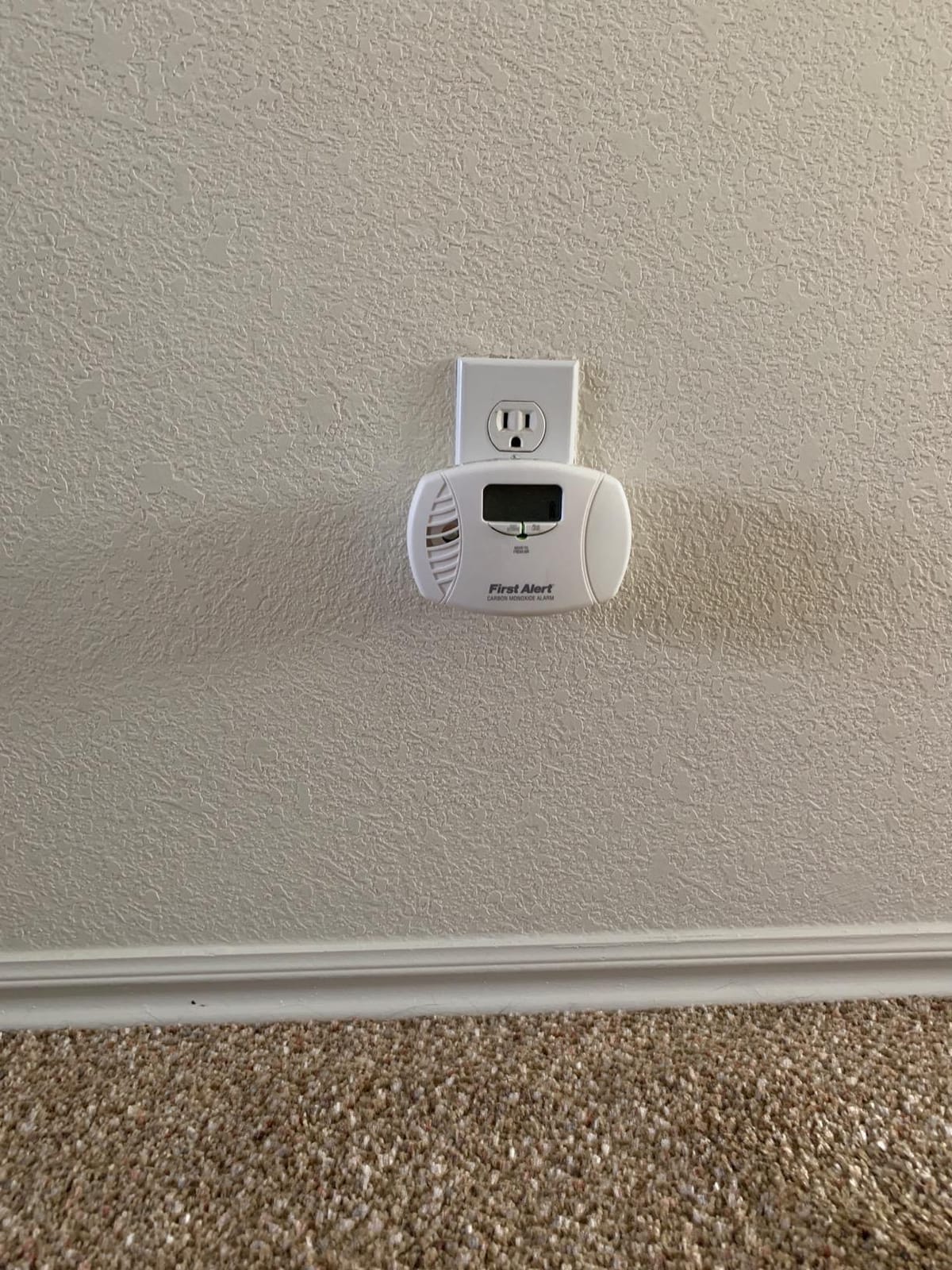 First Alert Plug in Carbon Monoxide Alarm with Digital Display customer photo 1