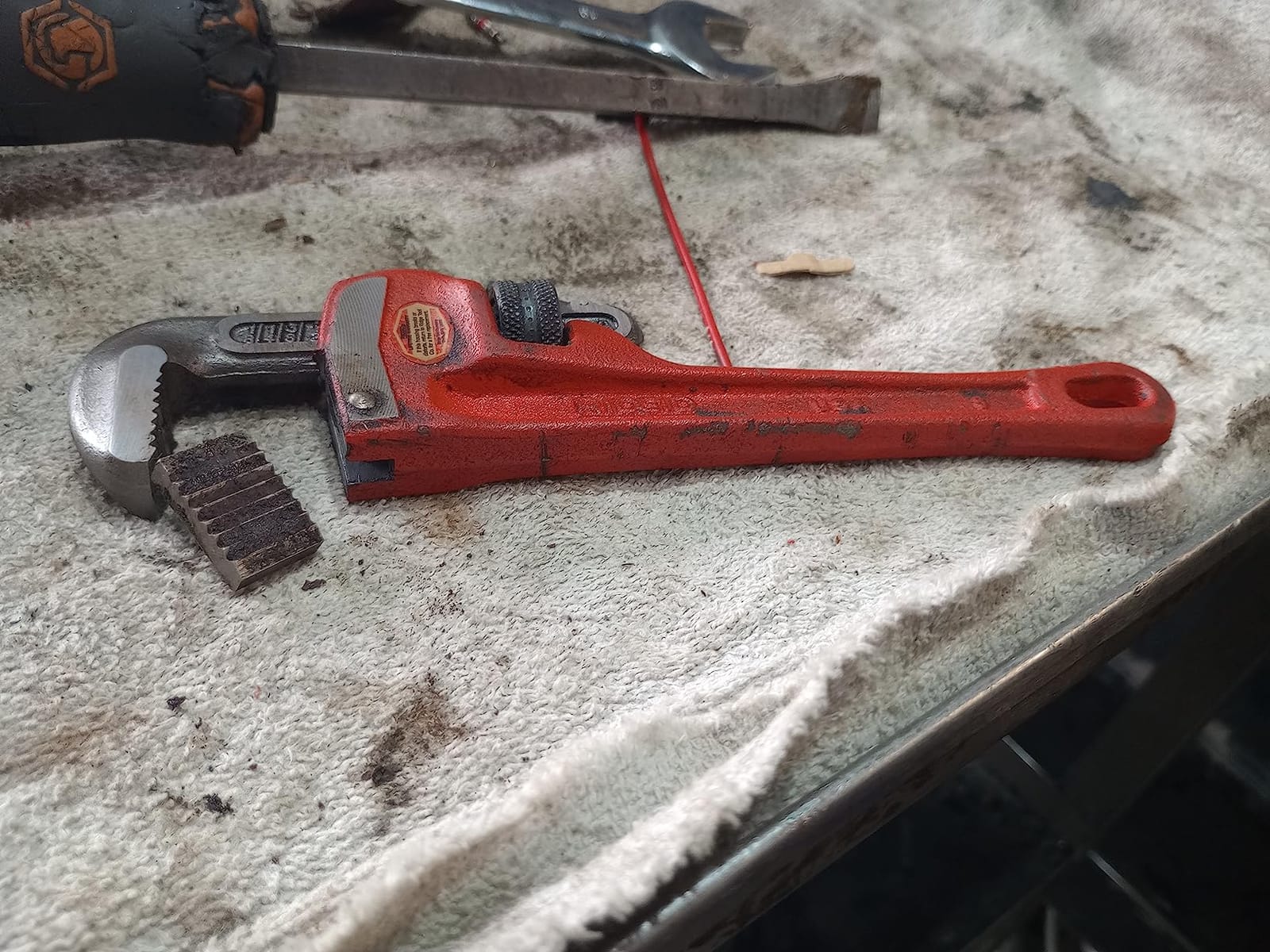 RIDGID 31005 Model 8 Heavy-Duty Straight Pipe Wrench, 8-inch Plumbing Wrench, Small, Red customer photo 2