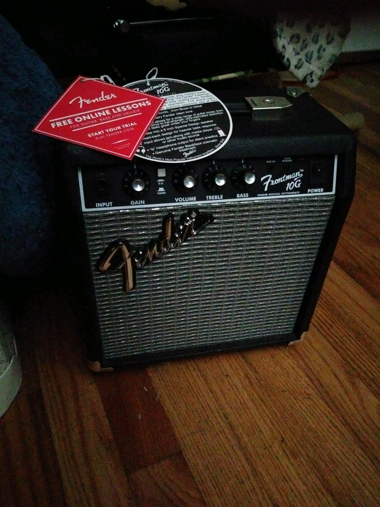 Fender Frontman 10G Electric Guitar Amplifier, 10-Watt Amp, Black/Silver | 10 Watt Practice Amp with 6 Speaker, Built In Overdrive, Headphone Jack and Aux Input, Black/Silver customer photo 2