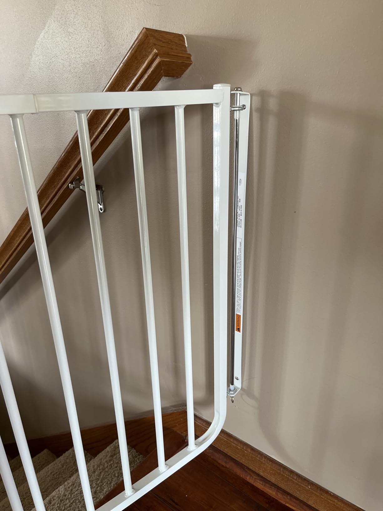 Cardinal Gates SS30 Stairway Special Baby and Pet Gate, 27-42.5 in, White customer photo 1
