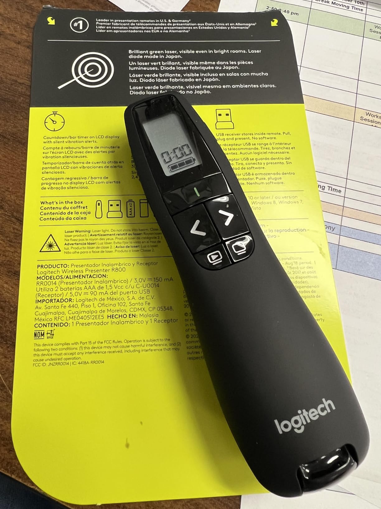 Logitech Wireless Presenter R800 PowerPoint Clicker with Green Laser | PowerPoint remote control, ideal for slideshows customer photo 1