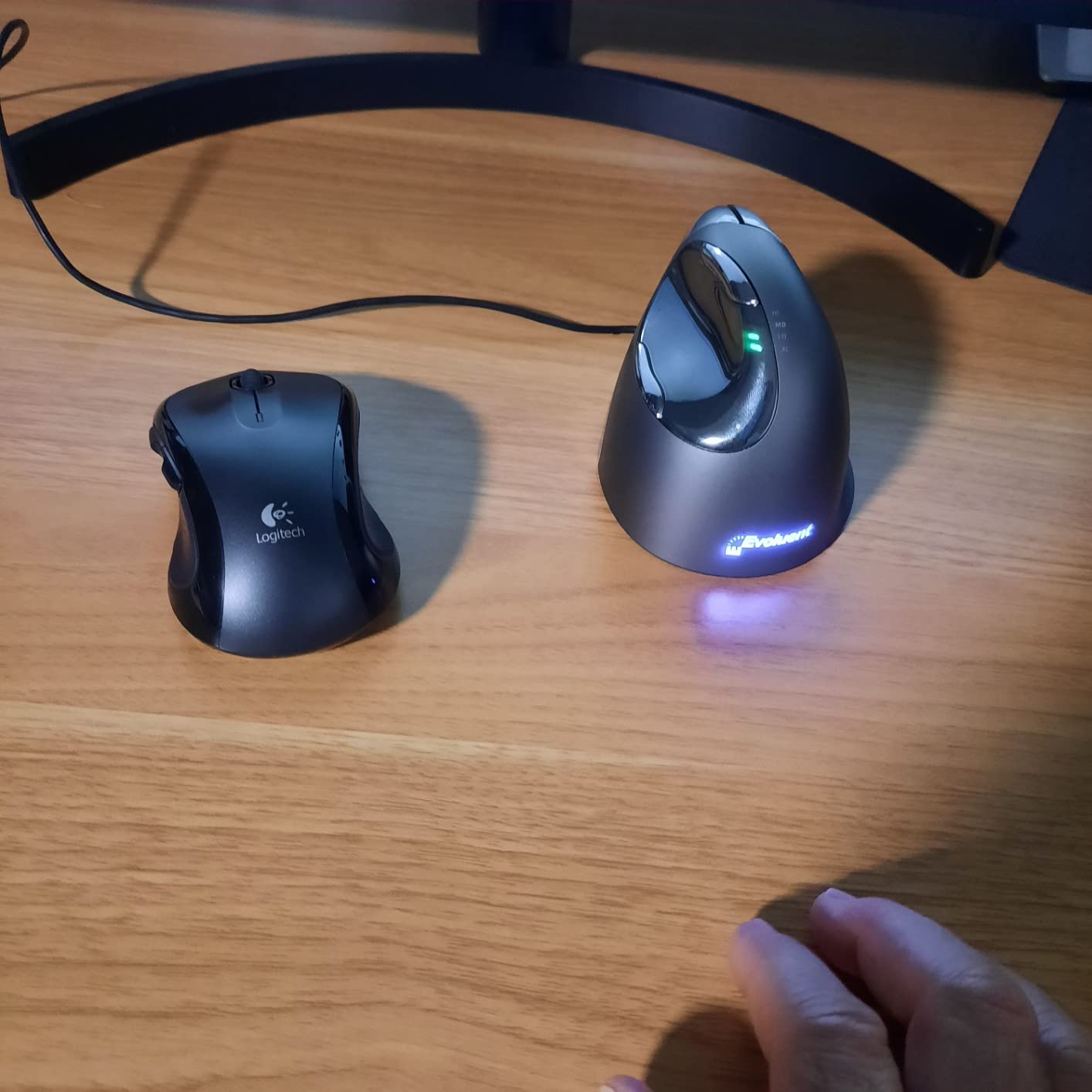 Evoluent – World's Original Vertical Mouse, Wired Ergonomic Mouse for Right Hand, Medium to Large, Helps with Carpal Tunnel and Wrist Strain, Customizable 6 Buttons, 4 Speed Settings, Comfortable Grip customer photo 2