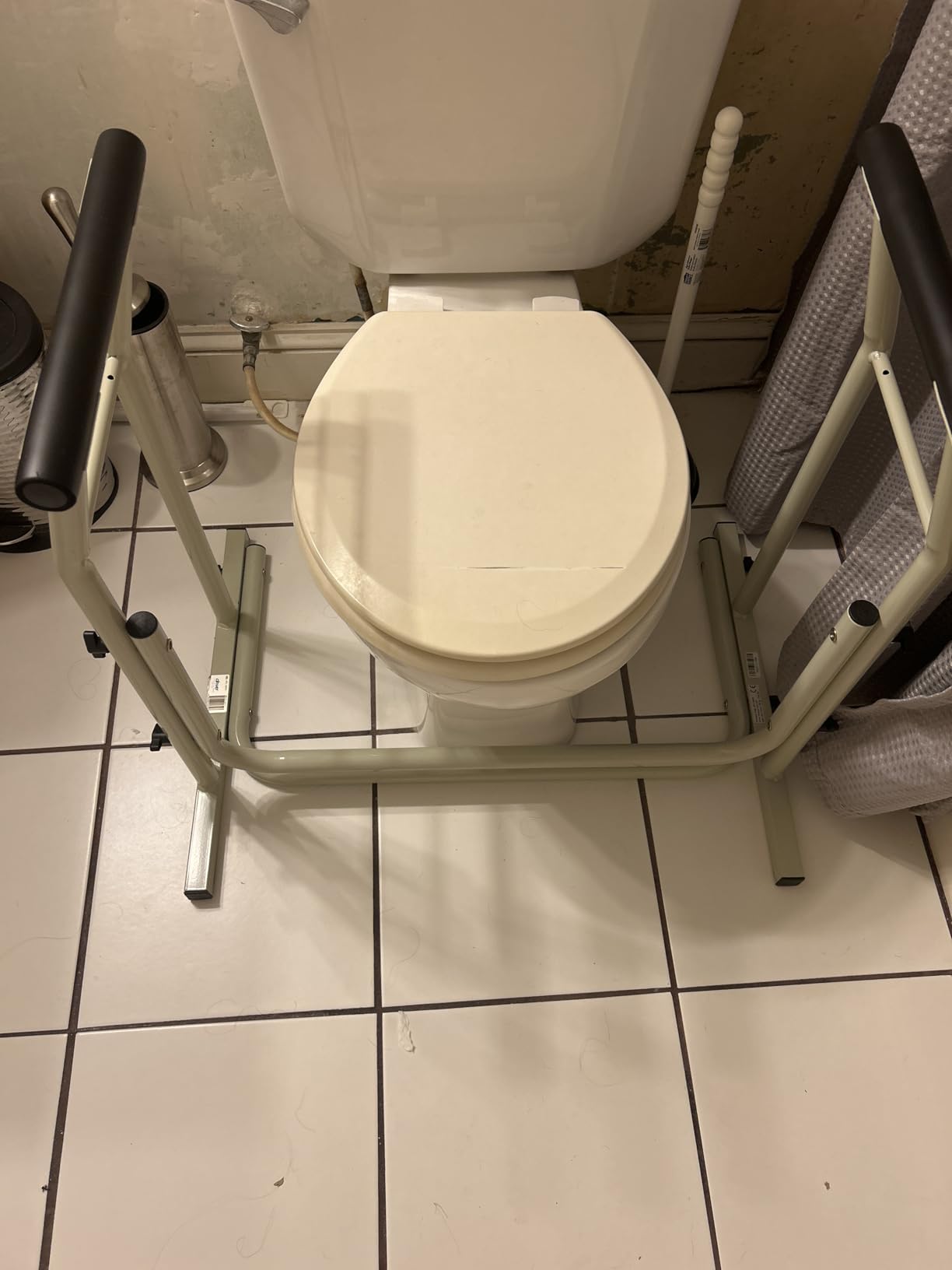 Drive Medical Freestanding Toilet Safety Frame Grab Bar Rail, White customer photo 2