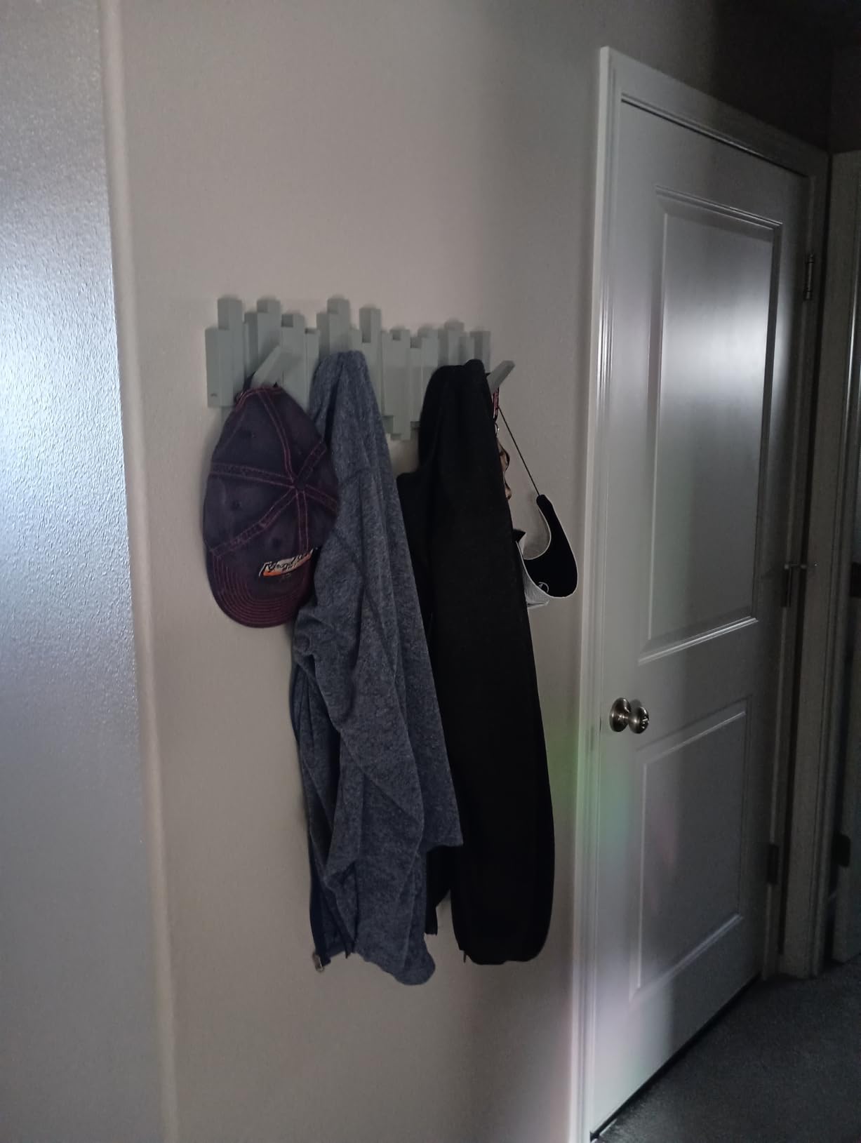 Umbra Sticks Wall Mount Coat Rack, 5 Hook Retractable Pegs, Black customer photo 1