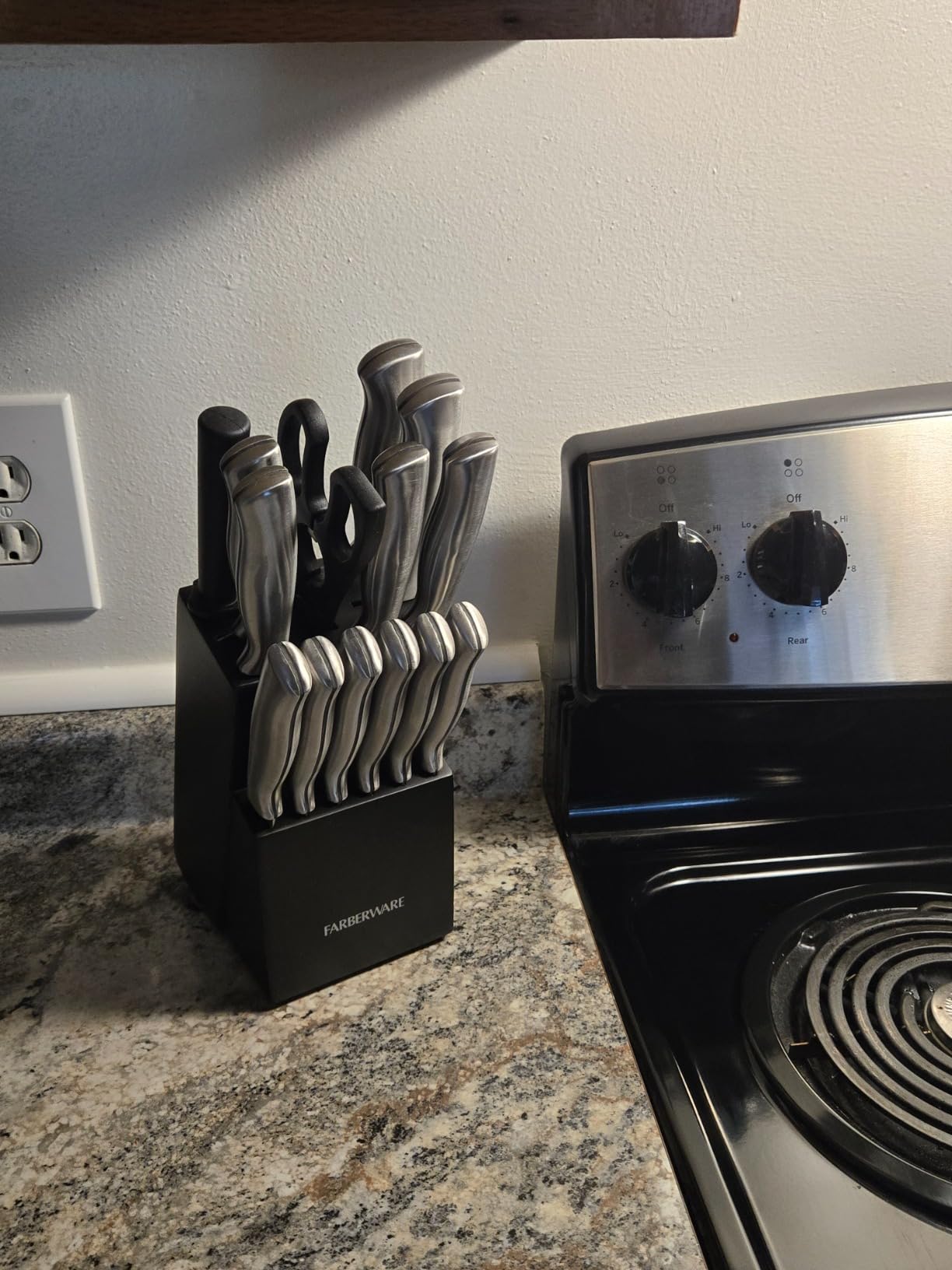 Farberware 15-Piece Kitchen Knife Set, High-Carbon Stainless Steel Blades with Wood Block, Steak Knives, Sharpening Tool & All-Purpose Shears, Razor Sharp, Ergonomic Stainless Steel Handles customer photo 2