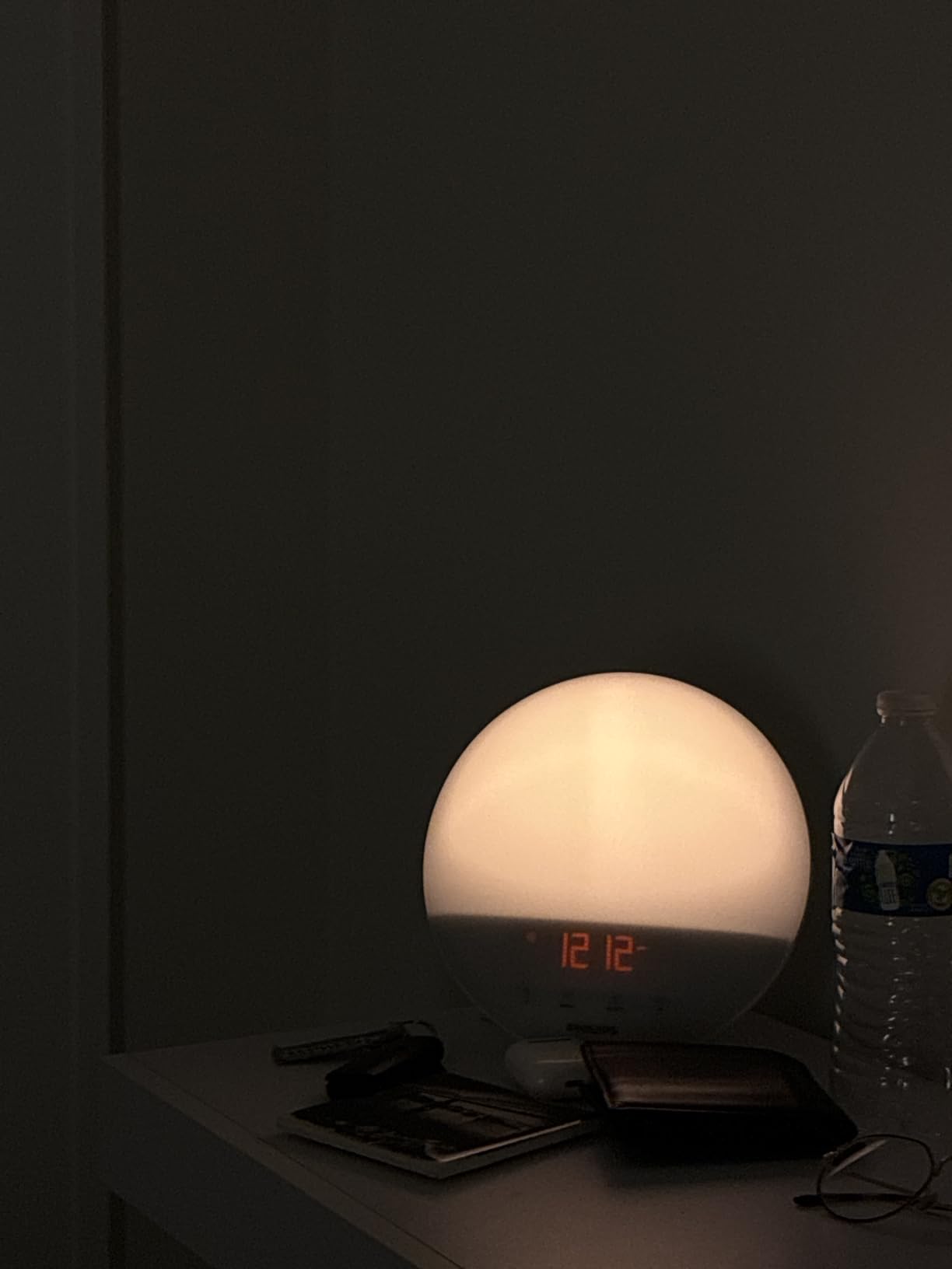 Philips SmartSleep Wake-up Light, Colored Sunrise and Sunset Simulation, 5 Natural Sounds, FM Radio & Reading Lamp, Tap Snooze, HF3520/60 customer photo 2