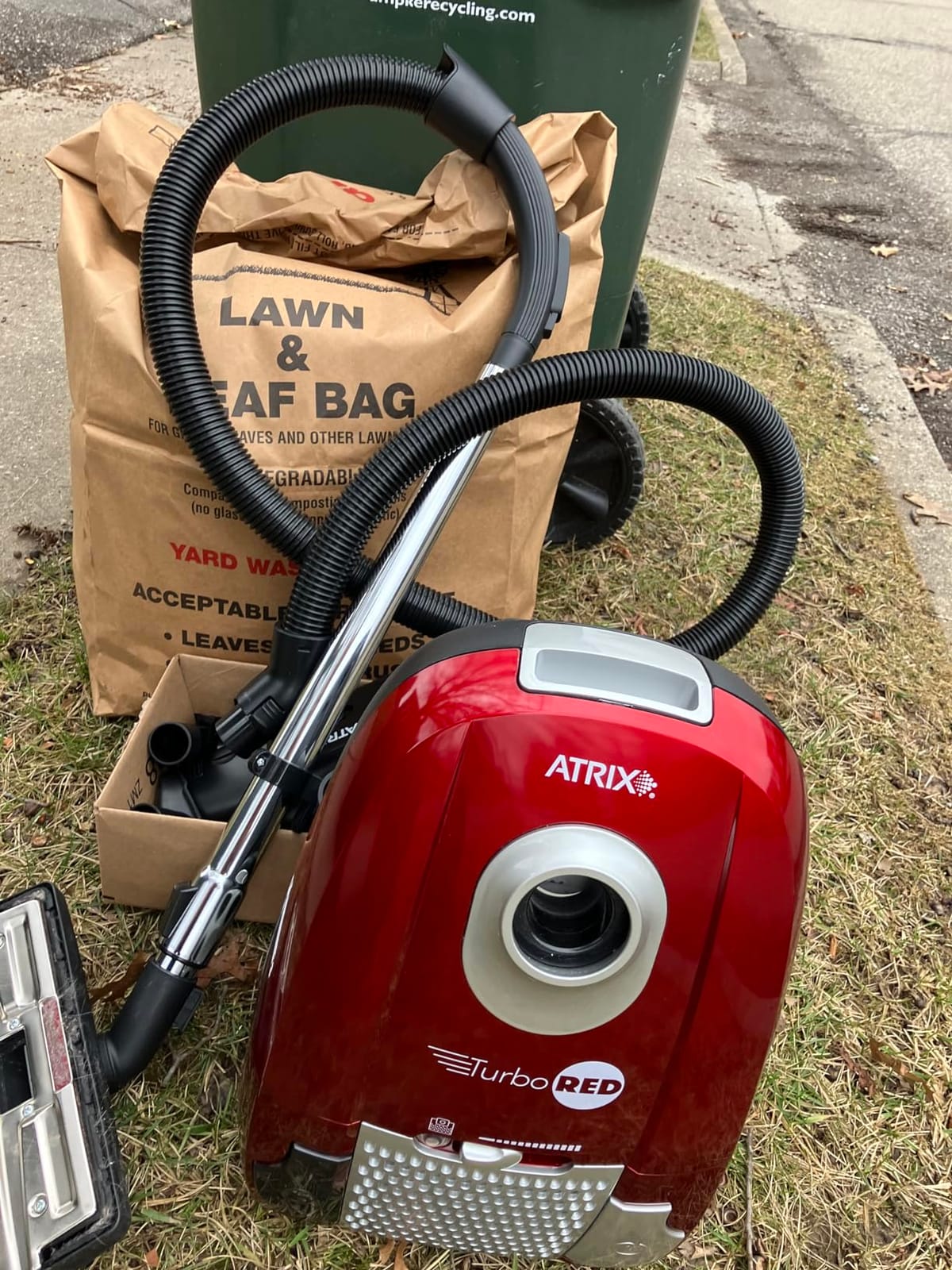 Atrix Turbo Red AHC-1 HEPA Canister Vacuum Cleaner – Powerful 1,400W Variable Speed Motor, Lightweight 6-Quart Bag Design, 3-Stage Filtration, Telescopic Wand, Full Bag Indicator & Accessory Kit customer photo 2