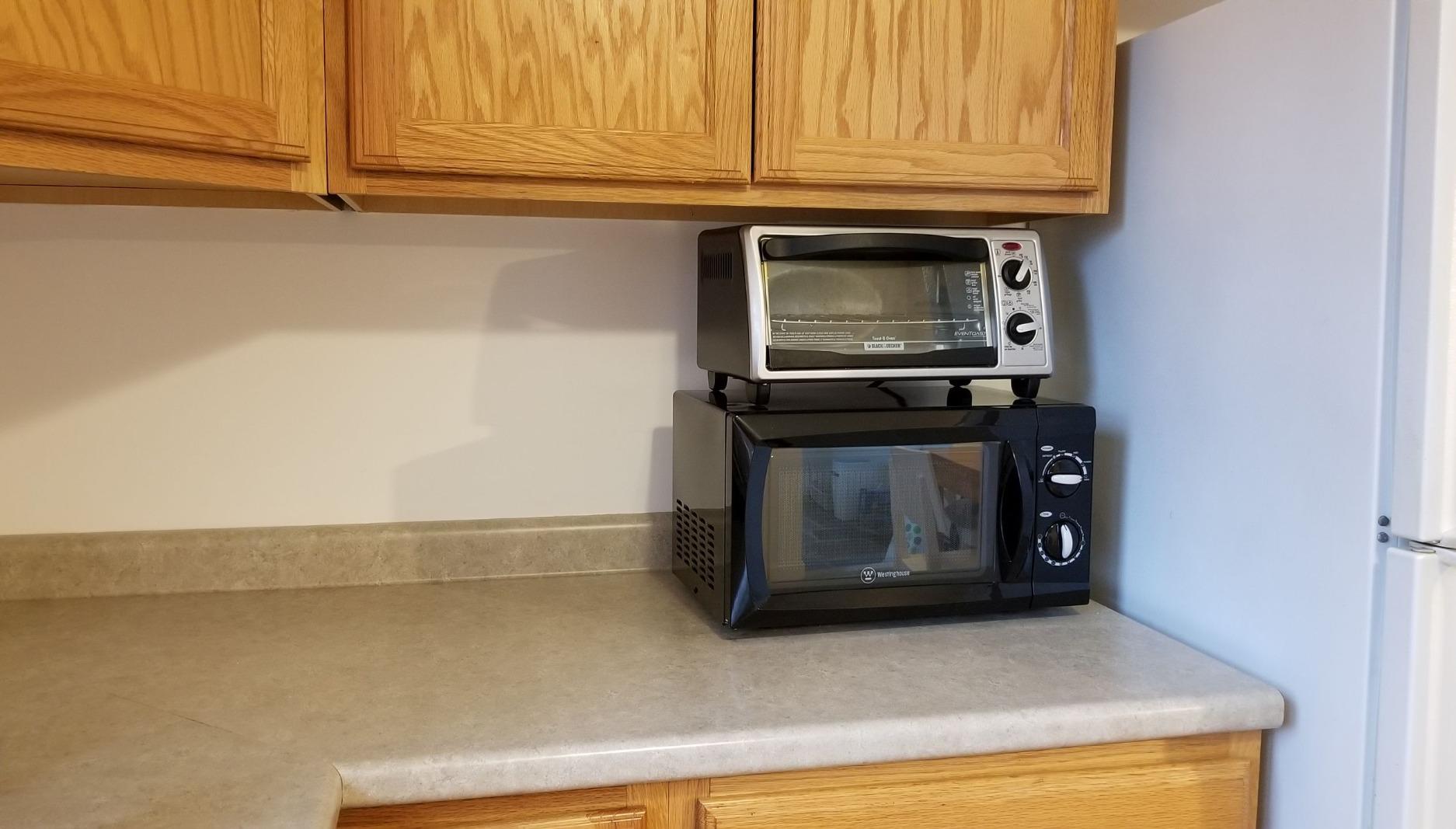 Commercial Chef 0.7 Cu. Ft. Countertop Microwave Oven, CHM770S, Stainless customer photo 2