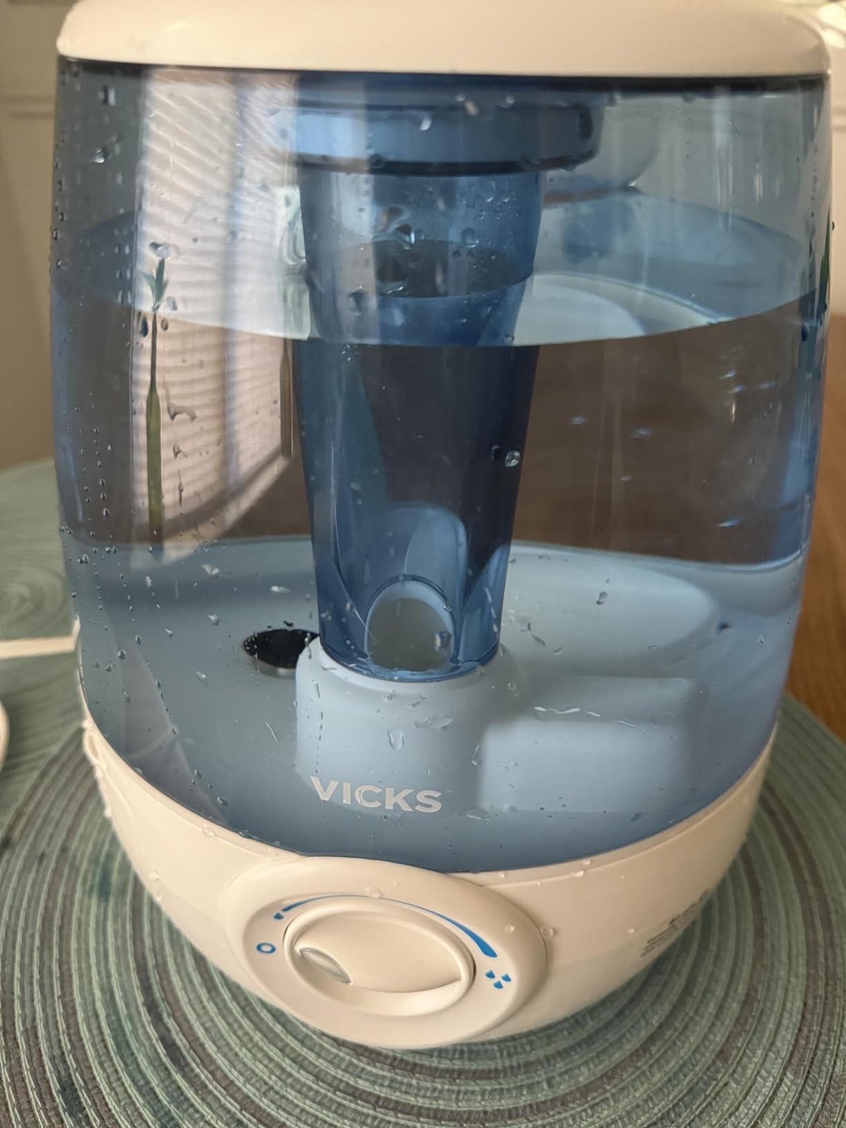 Vicks Filter-Free Ultrasonic Humidifier for Bedroom or Nursery 1.2 Gal Tank customer photo 2