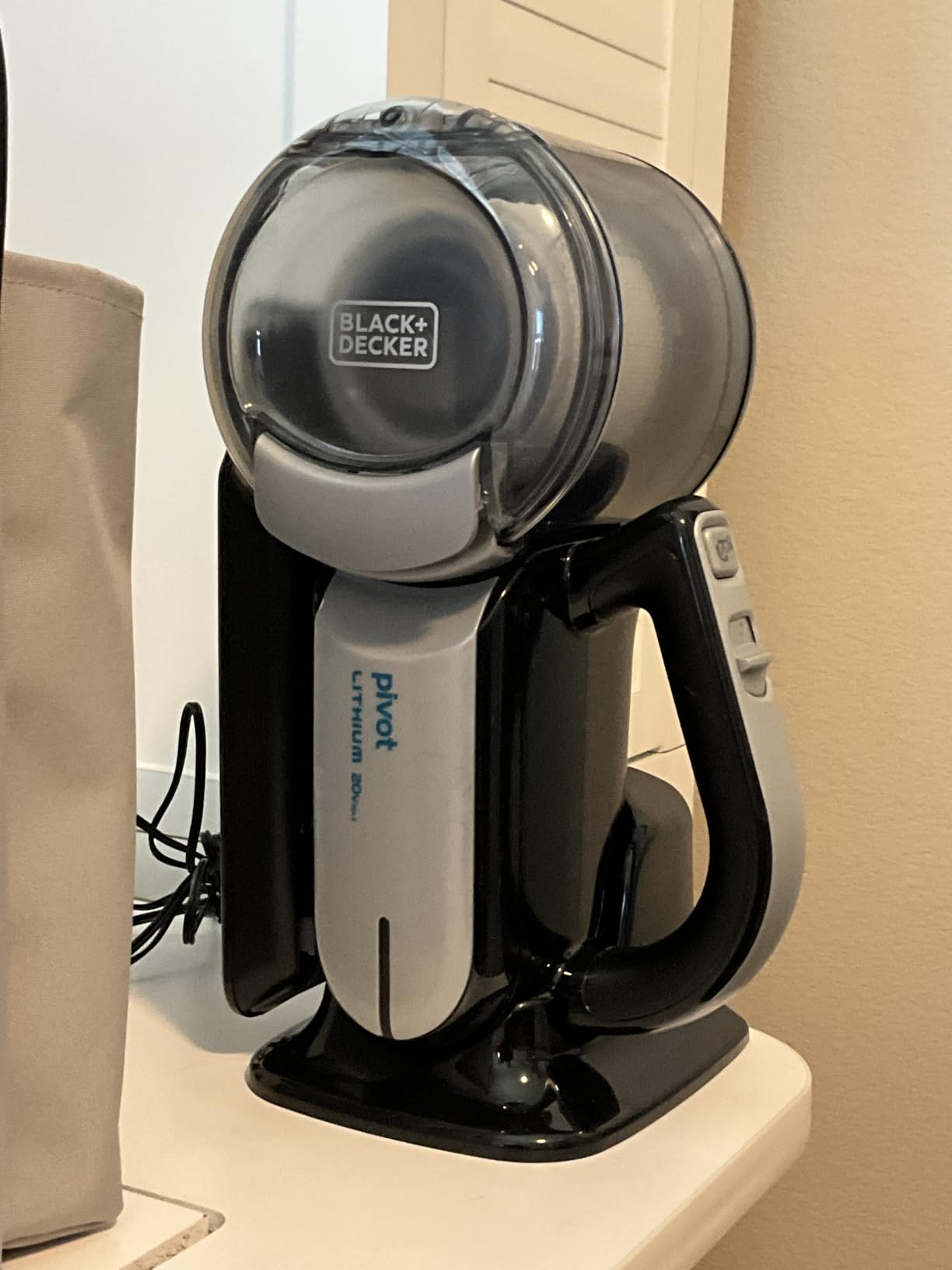 BLACK+DECKER dust buster PIVOT VAC Handheld Vacuum Cordless, Car Vacuum Portable Rechargeable, Extendible Crevice Tool and 200 Degree Pivoting Nozzle, Strong Suction, Lightweight (BDH2000PL) customer photo 2