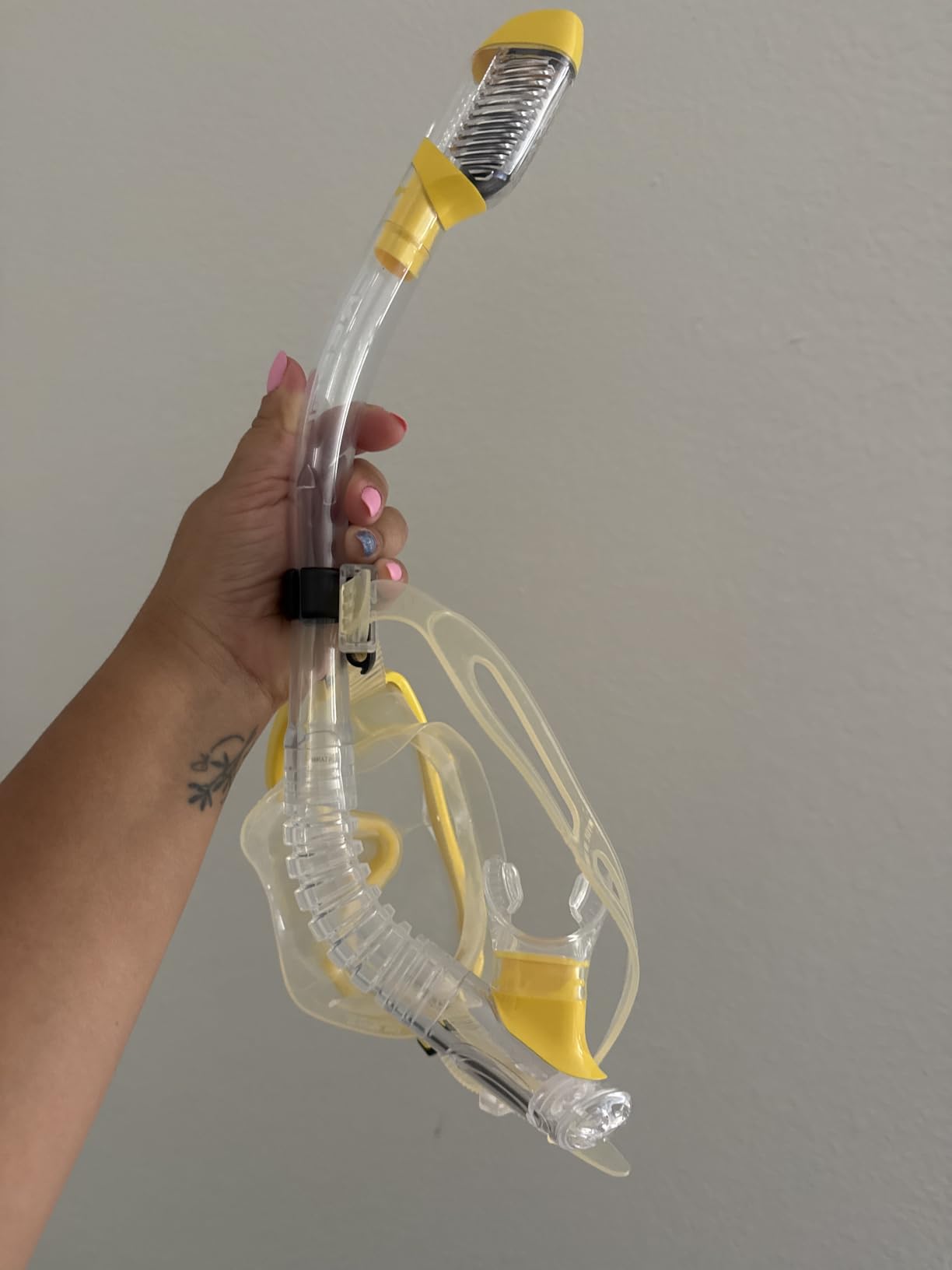 Cressi Youth Dry-Top Snorkel - Splash-Guard and Closing Valve on Top, Silicone Mouthpiece, Quick-Release Keeper - Designed in Italy customer photo 1