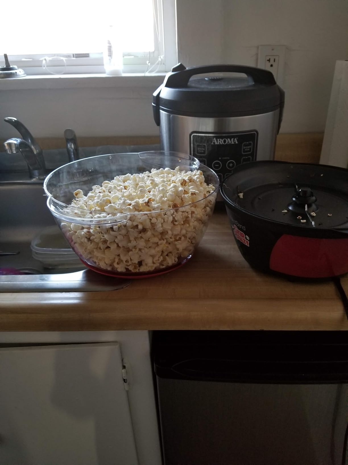 West Bend Stir Crazy Hot Oil Popcorn Popper, Popcorn Maker Machine with Large Serving Bowl Lid and Stirring Rod Perfect for Movie Night Snack Time or Parties, 6-Quart, Red customer photo 2