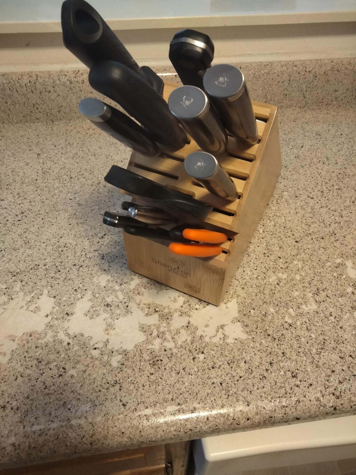 Shenzhen Knives 20 Slot Bamboo Countertop Knife Block – Large, 8x5.25x11 customer photo 1