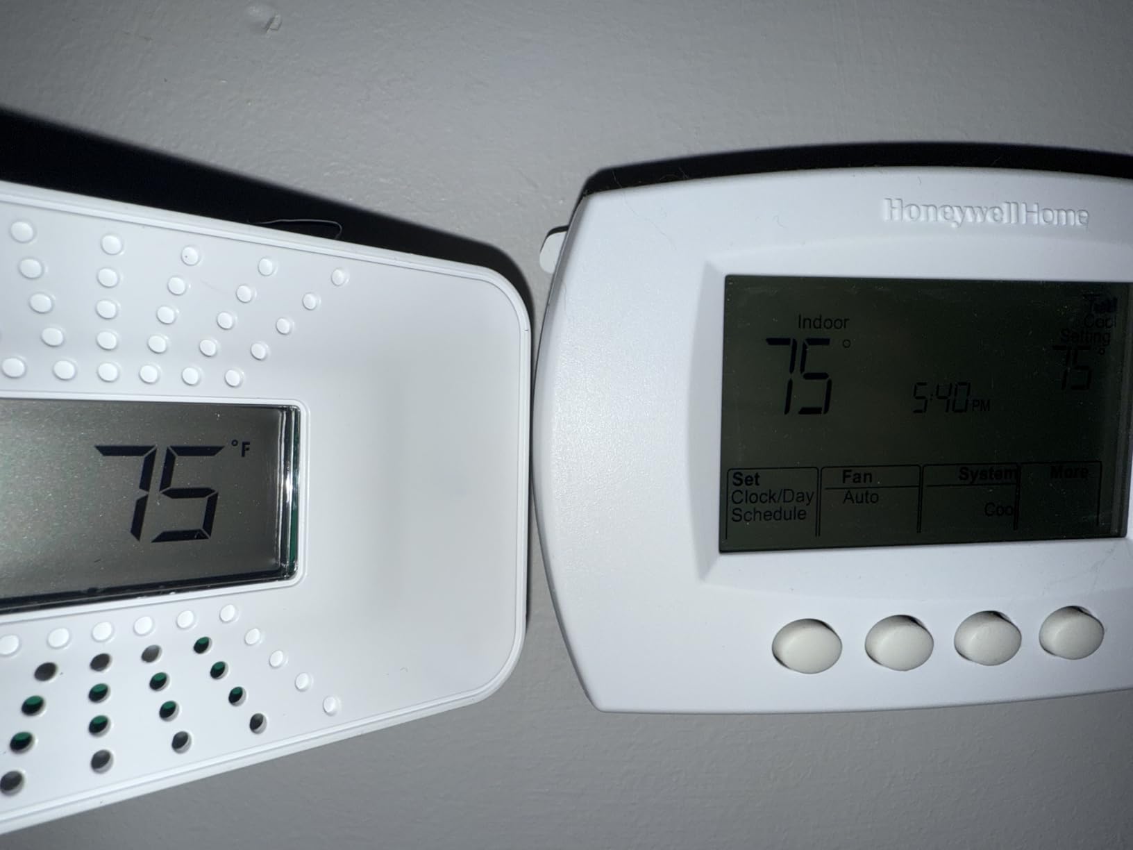 First Alert CO710 Carbon Monoxide Detector with 10-Year Battery and Digital Temperature Display customer photo 2