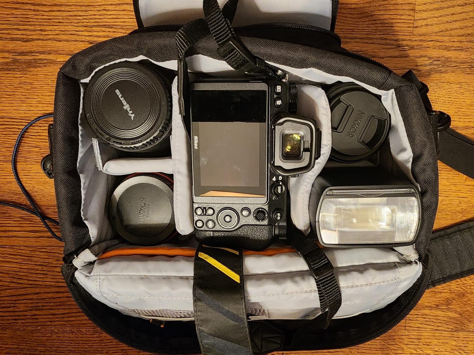 Lowepro LP36899PWW Slingshot Edge 250 AW - A Secure, Slim, Smart and Protective Sling for a Compact DSLR or DJI Mavic Pro/Mavic Pro Platinum,Black,9.06 x 4.72 x 8.27 in customer photo 1