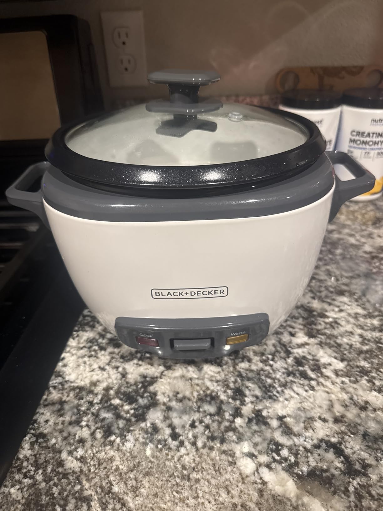 BLACK+DECKER 16-Cup Rice Cooker, RC516, 8-Cup Uncooked Rice, Steaming Basket, Removable Non-Stick Bowl, One Touch customer photo 1
