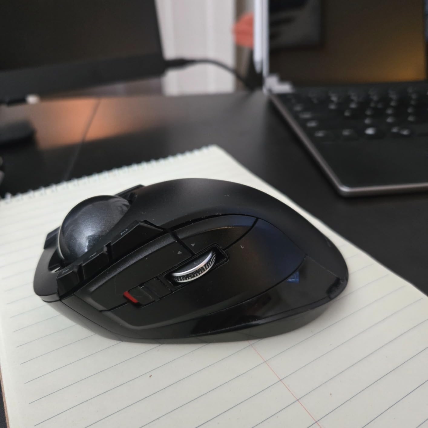 ELECOM Deft Trackball Mouse Wireless, Ergonomic M-DT2DRBK customer photo 2