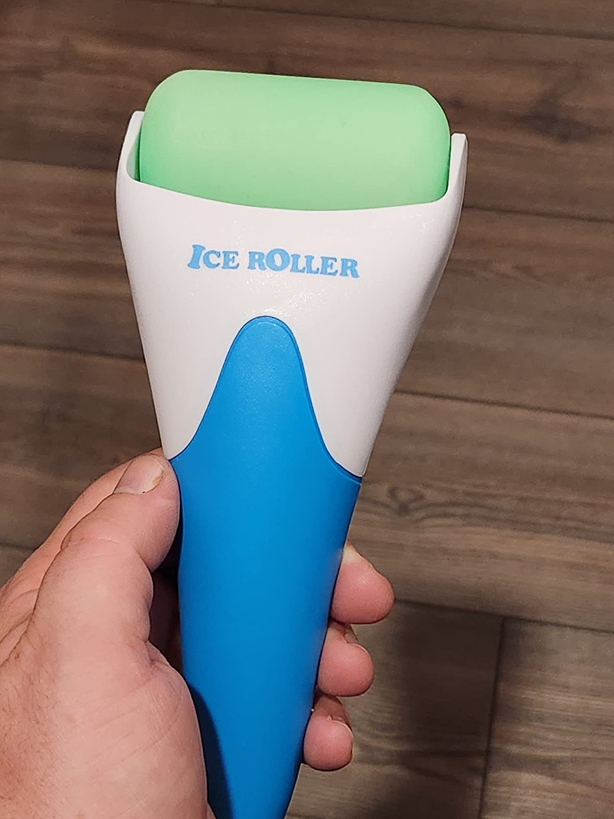 ESARORA Ice Roller for Face & Eye, Puffiness, Migraine, Pain Relief and Minor Injury, Skin Care Products customer photo 1