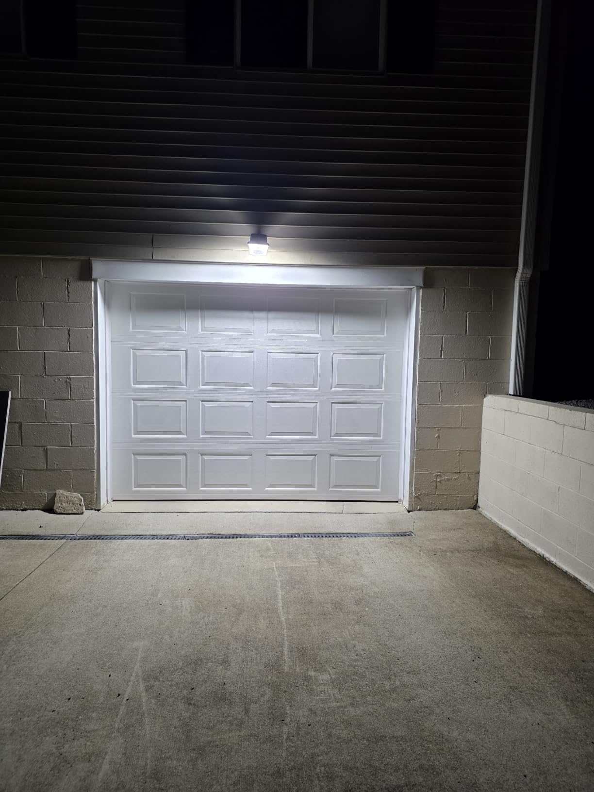 TORCHSTAR LED Barn Light Dusk to Dawn Area Lights Aluminum 5000K Bronze customer photo 2