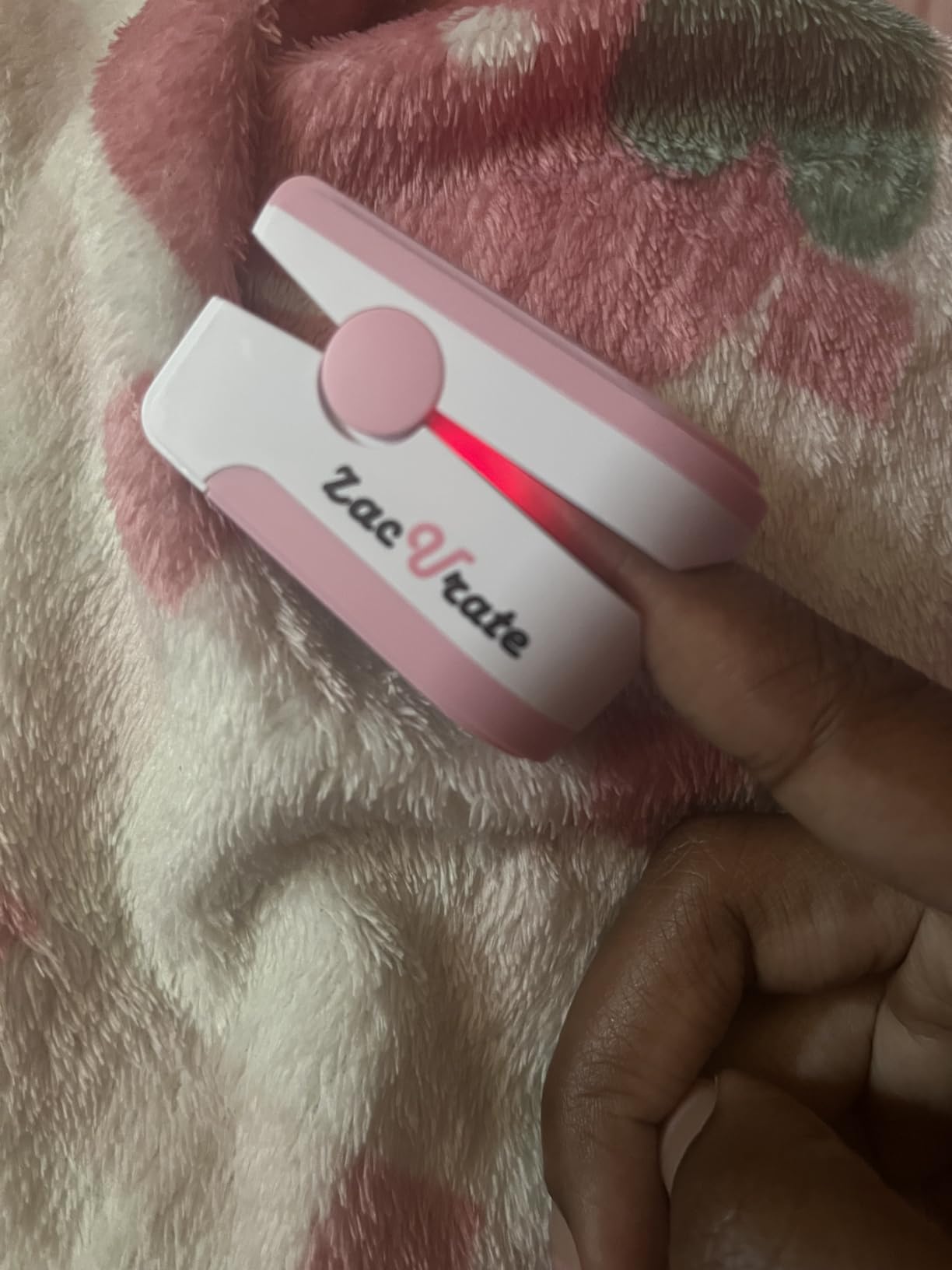 Zacurate Pro Series 500DL Fingertip Pulse Oximeter Blood Oxygen Saturation Monitor with Silicone Cover, Batteries and Lanyard (Mystic Purple) customer photo 2