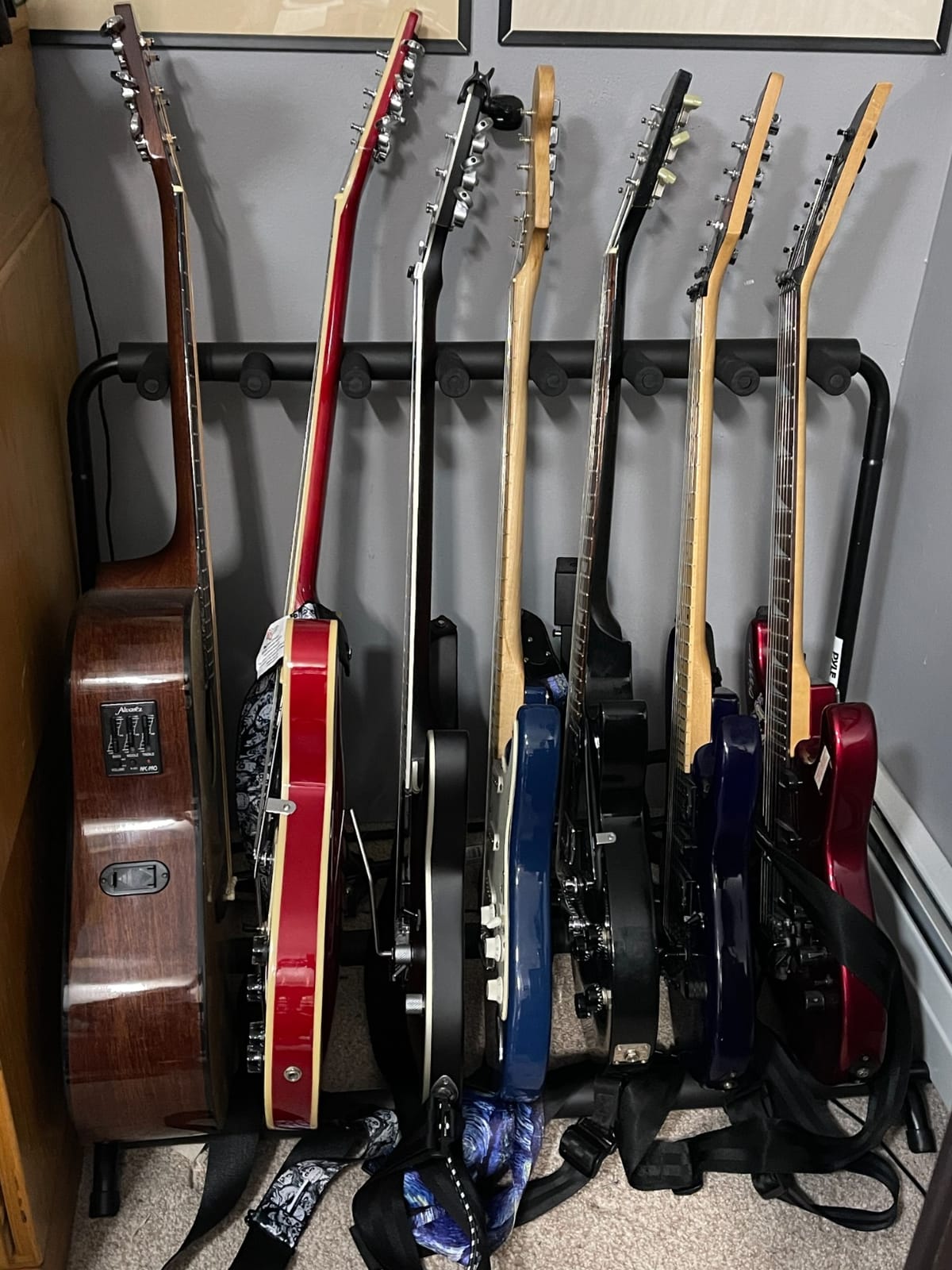 Pyle 7 Slot Multi-Guitar Stand – Universal Guitar Floor Rack for Electric, Acoustic, Bass Guitars, Ukuleles & Cases – Portable, and Protective with No-Slip Non-Scratch Padding – Black display rack customer photo 1