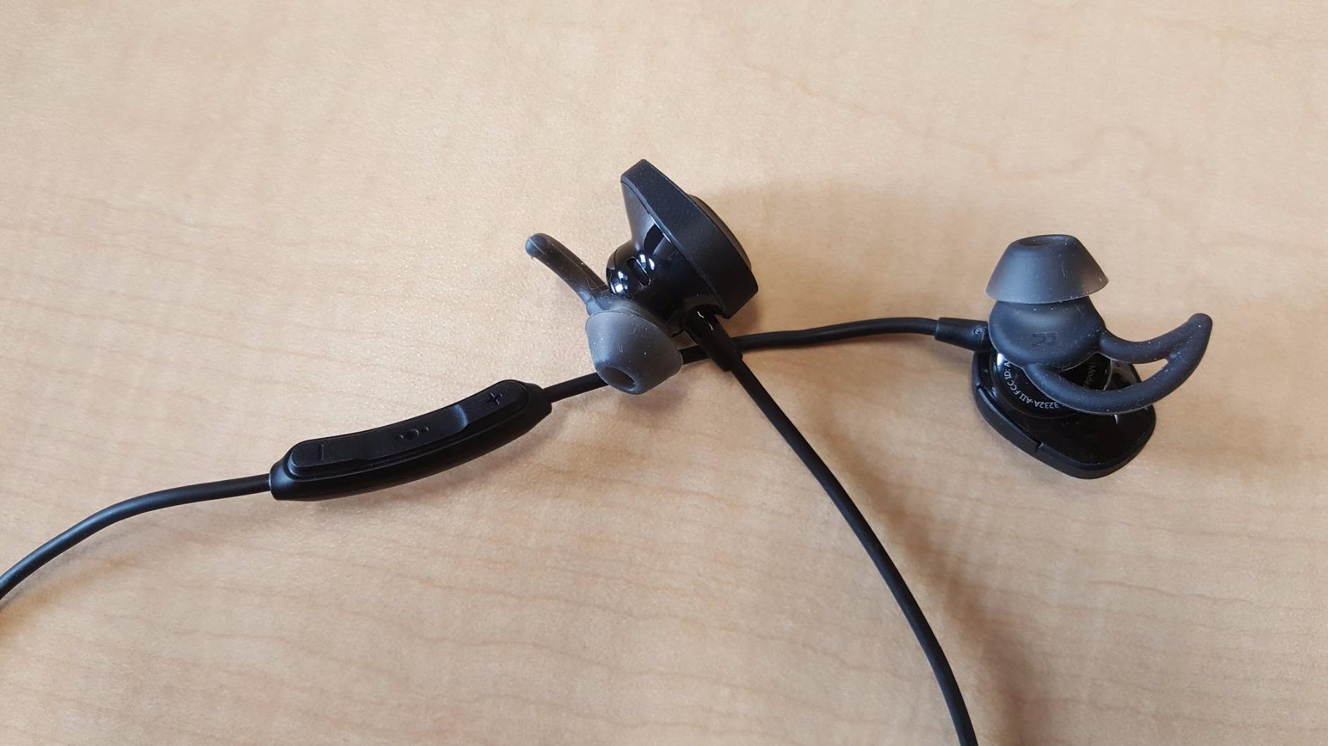 Bose SoundSport, Wireless Earbuds, (Sweatproof Bluetooth Headphones for Running and Sports), Black customer photo 2