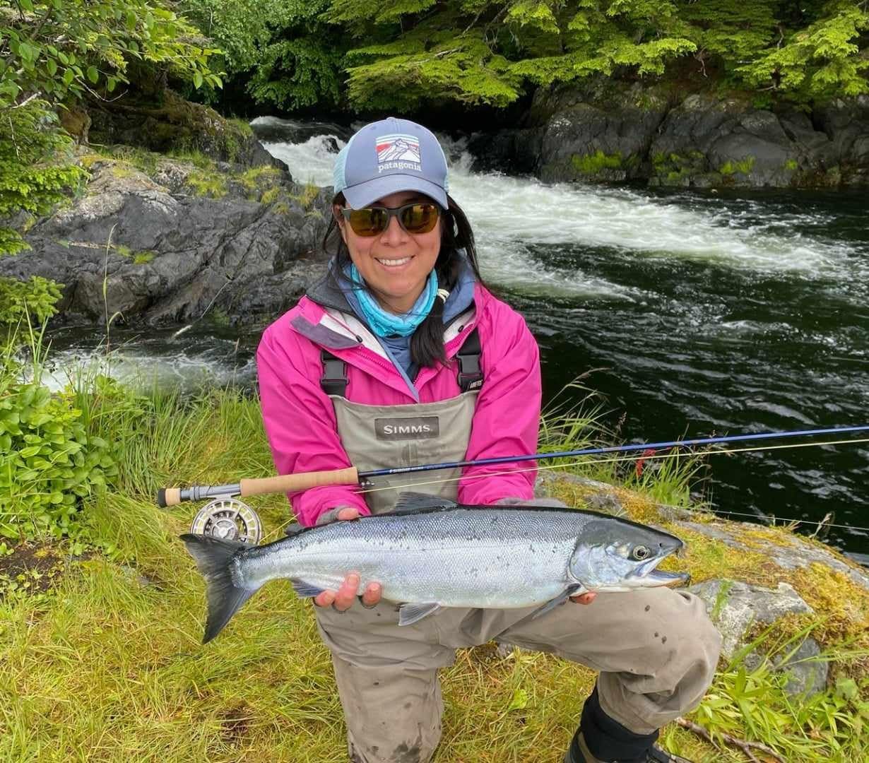 M MAXIMUMCATCH Maxcatch Extreme Graphite Fly Fishing Rod 4-Piece 9 Feet with IM6 Carbon Blank, Hard Chromed Guides, A Cork Grip (Size:3/4/5/6/7/8/10wt) customer photo 2