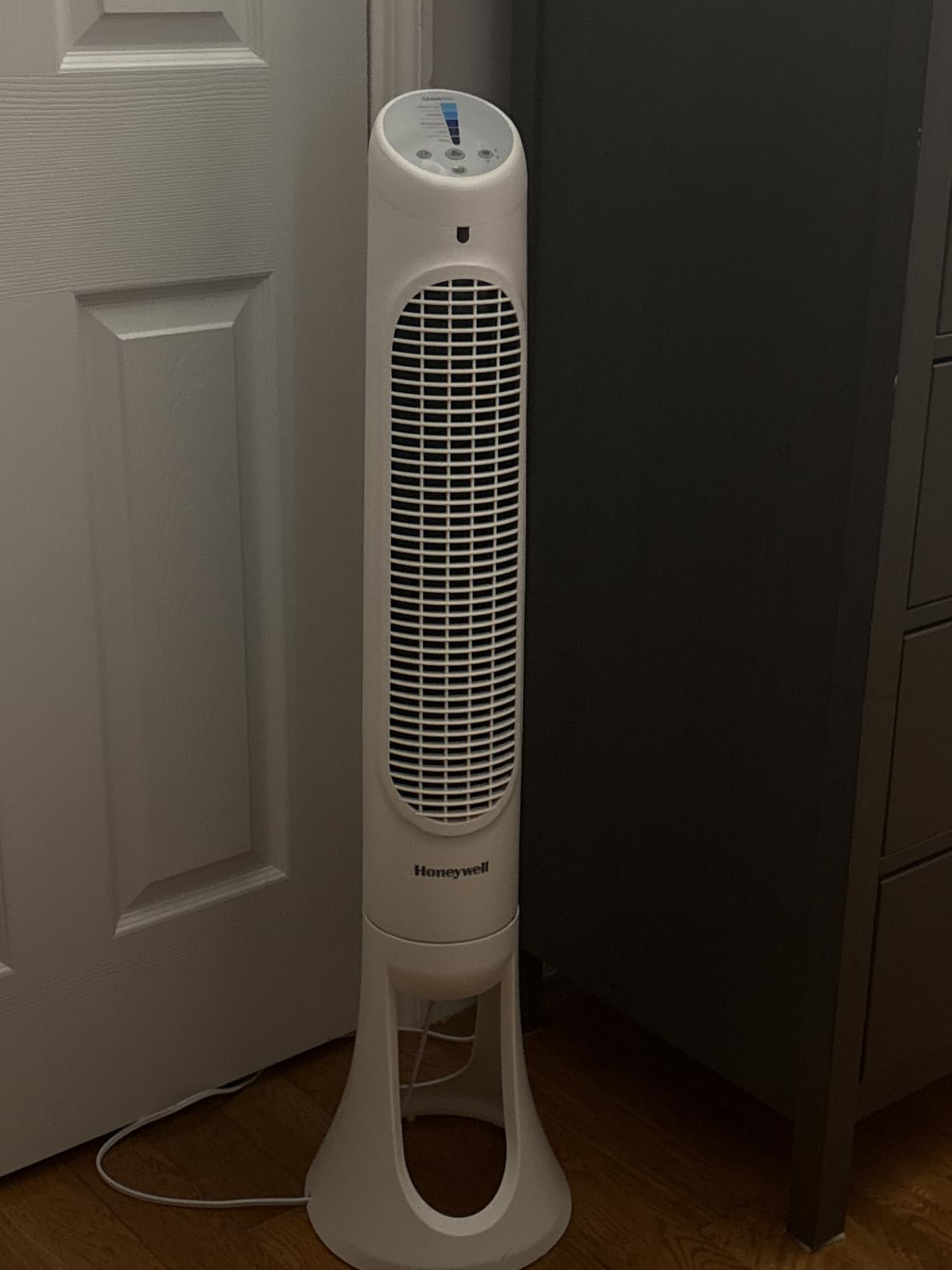 Honeywell QuietSet Whole Room Oscillating Tower Fan with Remote, White, HYF260 customer photo 1