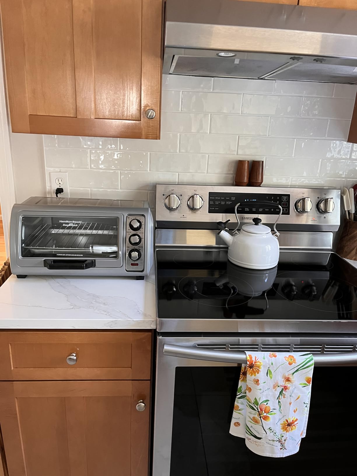 Hamilton Beach Easy Reach 6 Slice Countertop Toaster Oven customer photo 2