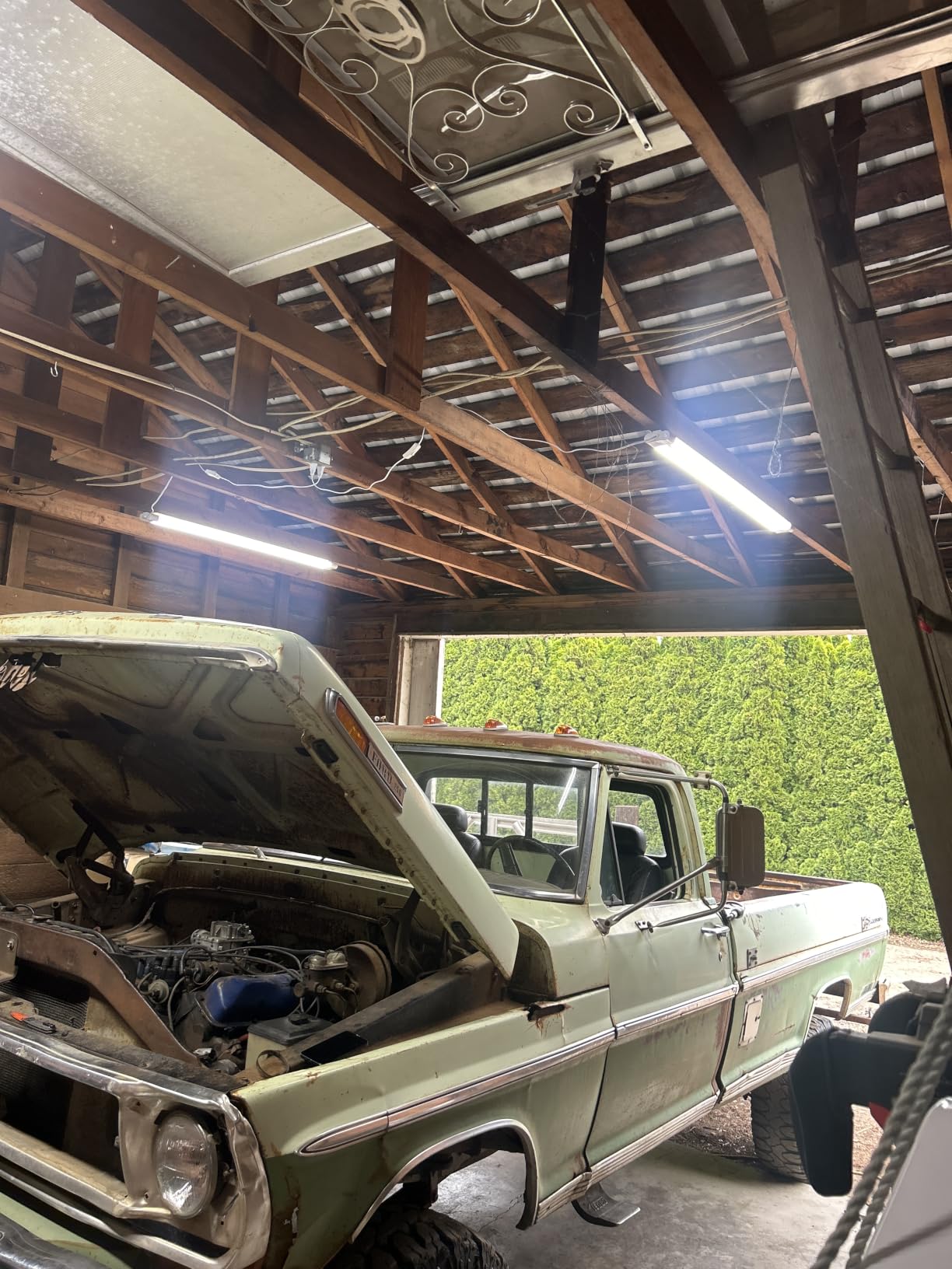 hykolity 4FT LED Shop Light, 42W [250W Equivalent],4400LM,5000K Daylight customer photo 2