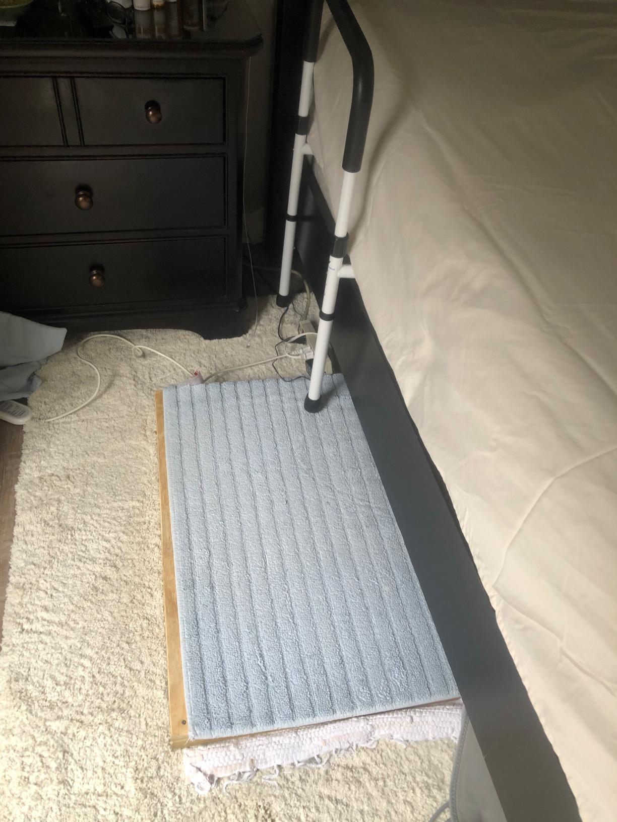 Vaunn Medical New Adjustable Bed Assist Rail Handle (Passed ASTM F3186–17 Safety Standard) and Hand Guard Grab Bar, Bedside Safety and Stability (Tool-Free Assembly) customer photo 1