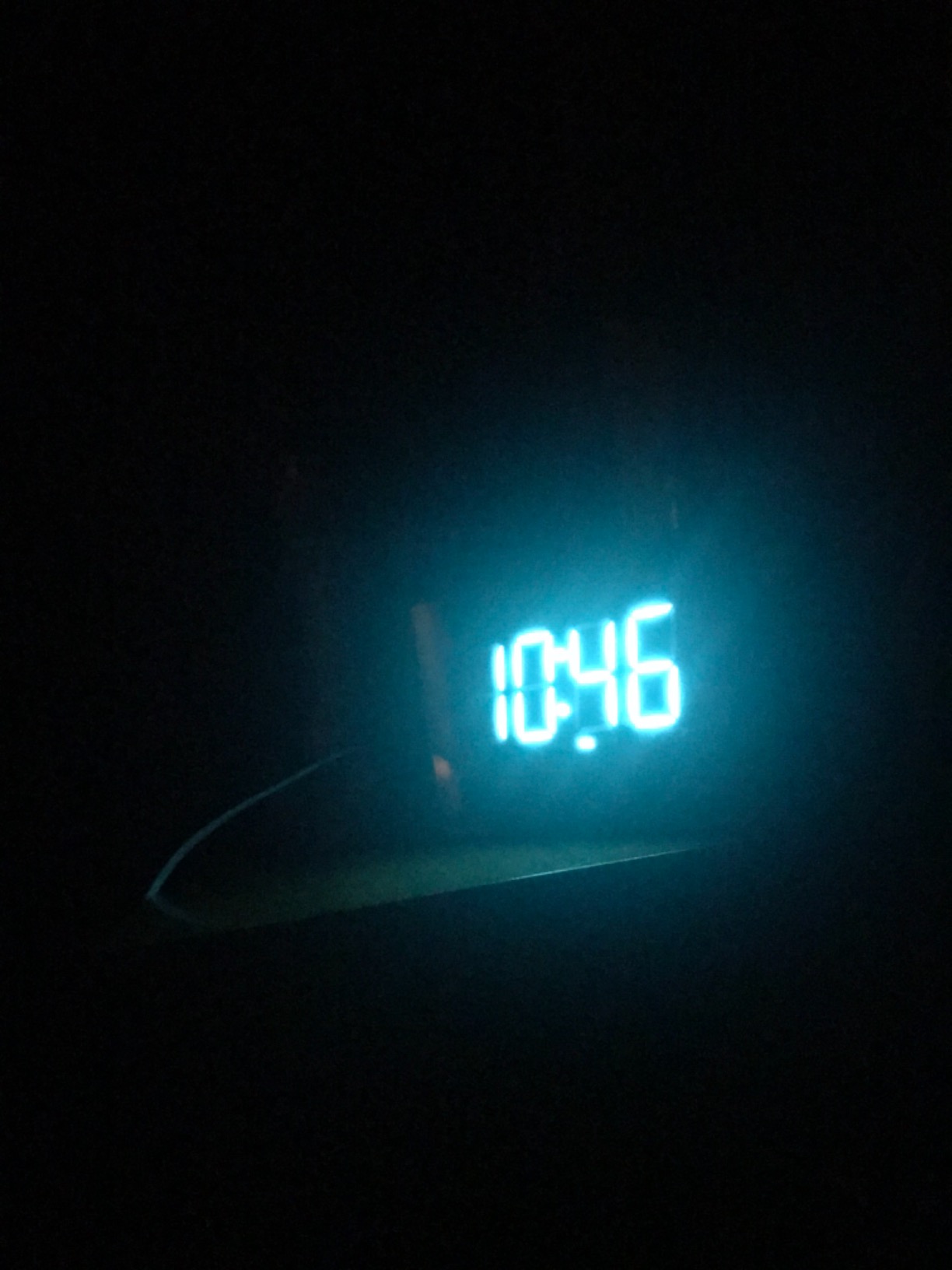 Emerson Smartset Alarm Clock Radio with Bluetooth Speaker with USB Port for iPhone/iPad/iPod/Android and Tablets, 1.4