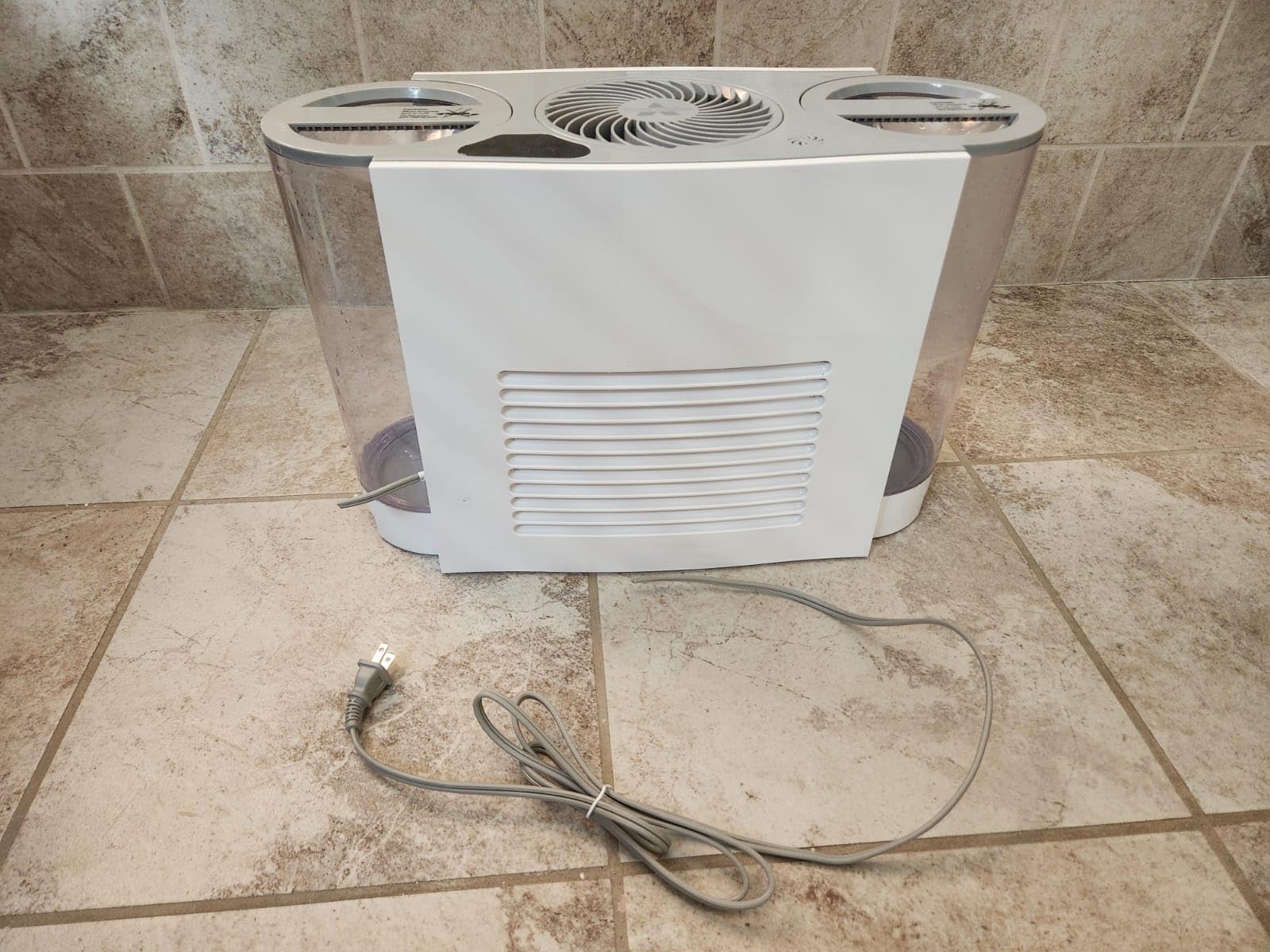Vornado EVDC500 Energy Smart Evaporative Humidifier with 2 Gallon Dual Tank Capacity, LED Display, Automatic Shut-off, Electronic Humidistat, 4 Fan Speeds for Large Rooms up to 1000 sq ft customer photo 2