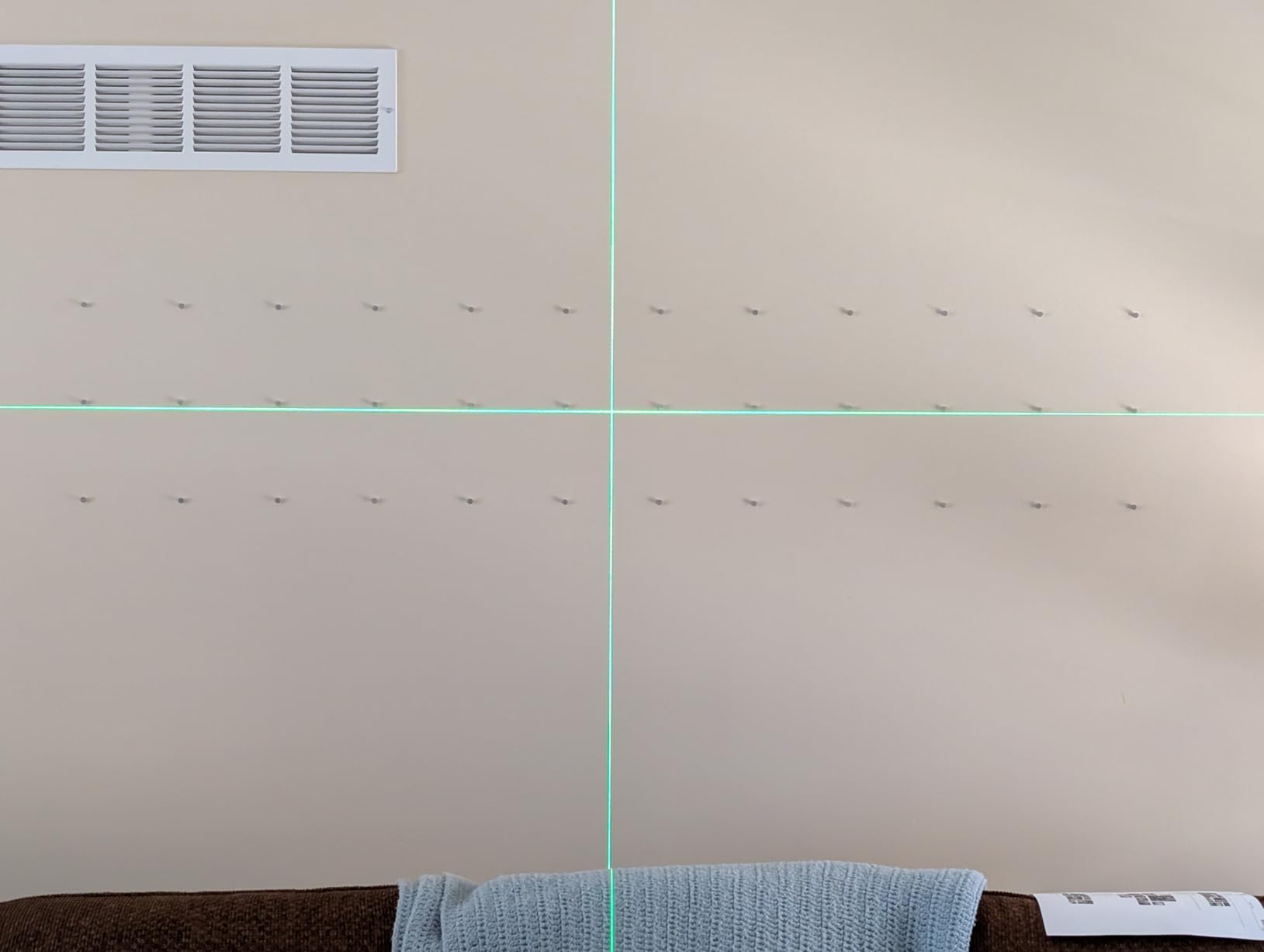 Huepar Laser Level, 100Ft Self Leveling Green Cross Line Laser | Indoor Use for Picture Hanging, Tile, Decoration & DIY Construction – 360° Magnetic Base & AA Battery customer photo 2