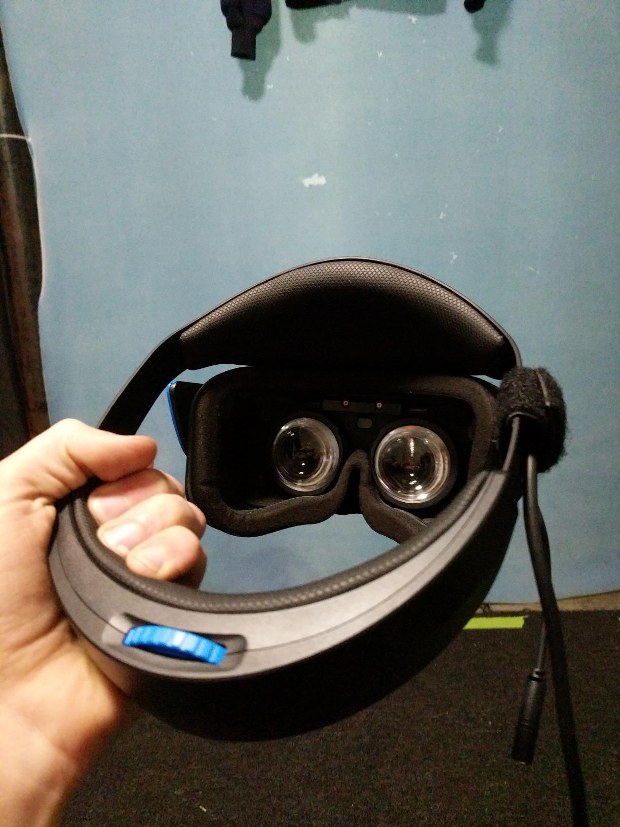 Acer (AH101-D8EY) Windows Mixed Reality Headset Model VD.R05AP.002 customer photo 1