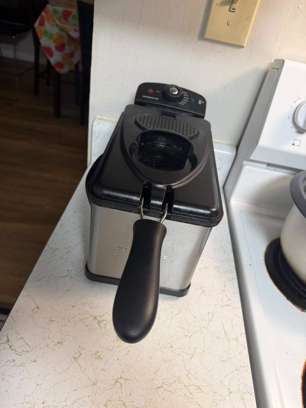 OVENTE Electric Deep Fryer, 2L Capacity, 1500W, Silver FDM2201BR | Lid w/ Viewing Window and Odor Filter, Adjustable Temperature, Removable Frying Basket and Easy to Clean Stainless Steel Body customer photo 1