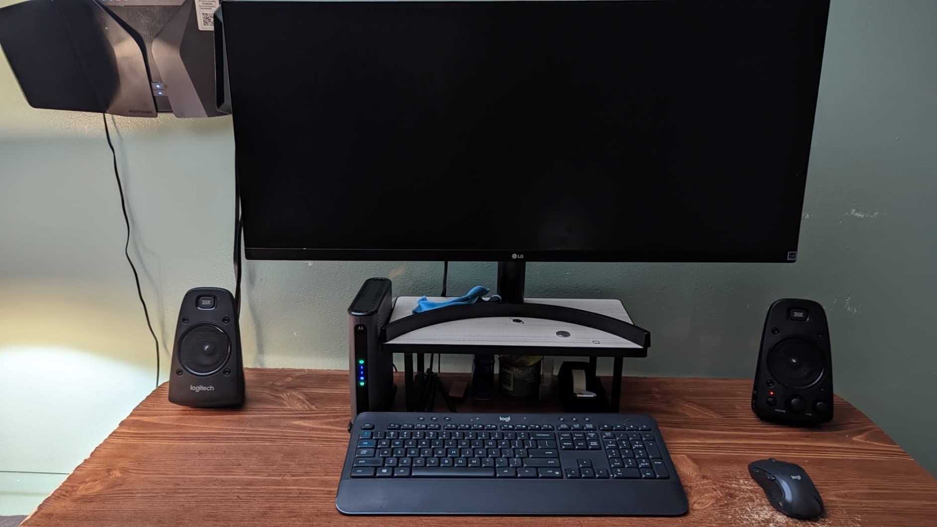 Motorola MB7621 Cable Modem | Pairs with Any WiFi Router | Approved by Comcast Xfinity, Cox, and Spectrum | for Cable Plans Up to 900 Mbps | DOCSIS 3.0 customer photo 1