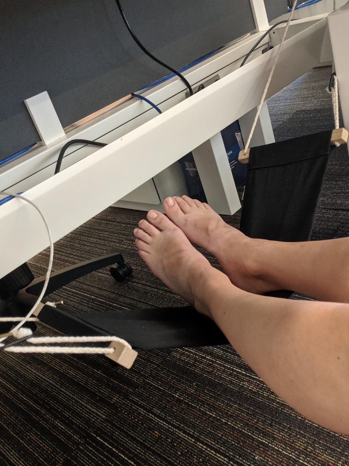 Foot Hammock Under Desk with Headphones Holder | Upgraded Adjustable Ergonomic Office feet Rest |New Screw in Rubber Clamps | Suitable for All desks | Black customer photo 1