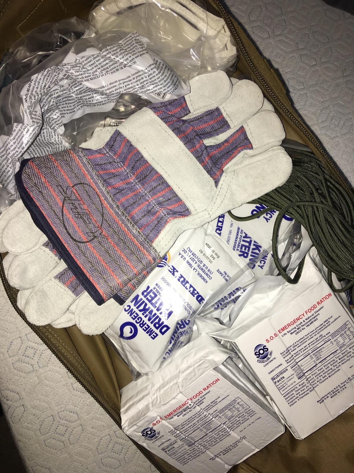 EVERLIT Complete 72 Hours Earthquake Bug Out Bag Emergency Survival Kit for Family. Be Prepared for Hurricanes, Floods, Tsunami, Other Disasters customer photo 2