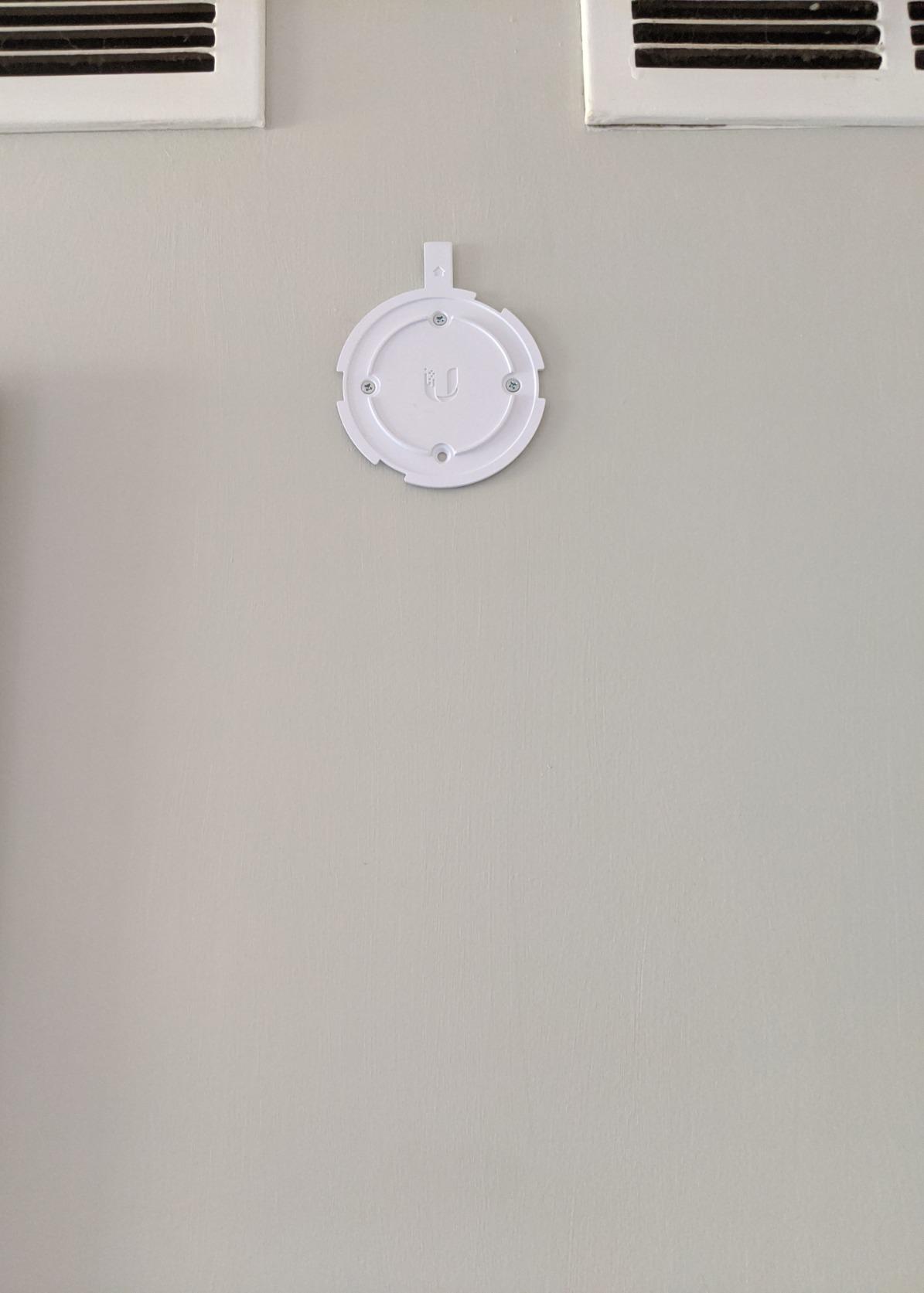 Ubiquiti UniFi nanoHD Compact 802.11ac Wave2 MU-MIMO Enterprise Access Point ( UAP-NANOHD-US) customer photo 1