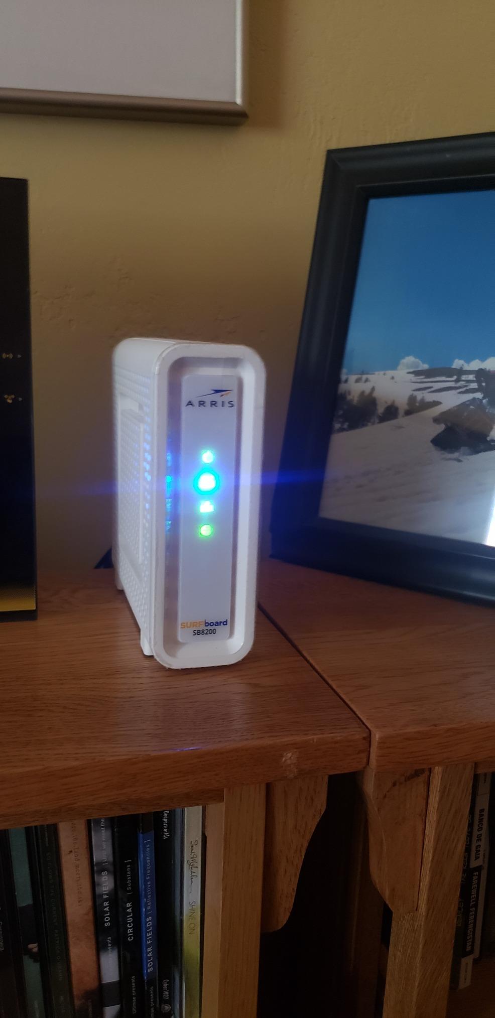 ARRIS SURFboard SB8200 DOCSIS 3.1 Cable Modem | Up to 1 Gbps Plans customer photo 1