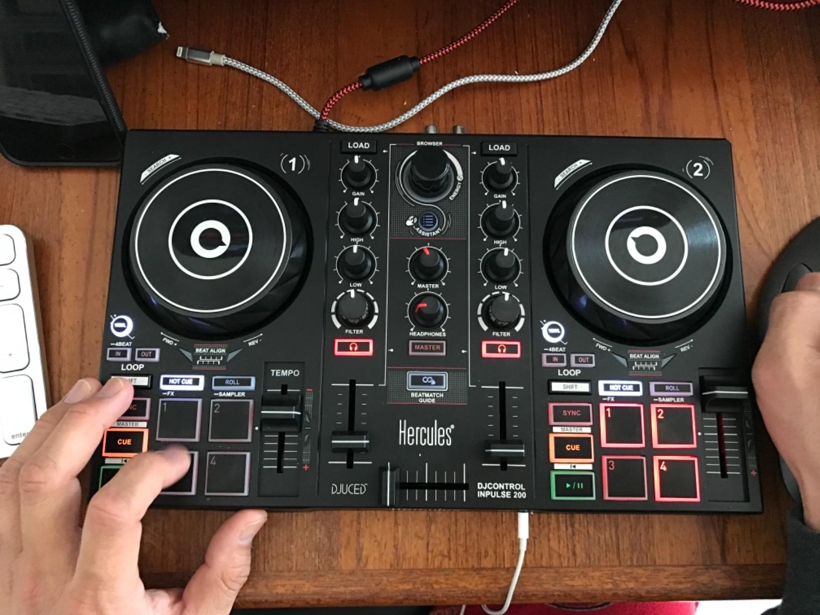 Hercules DJControl Inpulse 200 – DJ controller with USB, ideal for beginners learning to mix - 2 tracks with 8 pads and sound card - Software and tutorials included customer photo 1