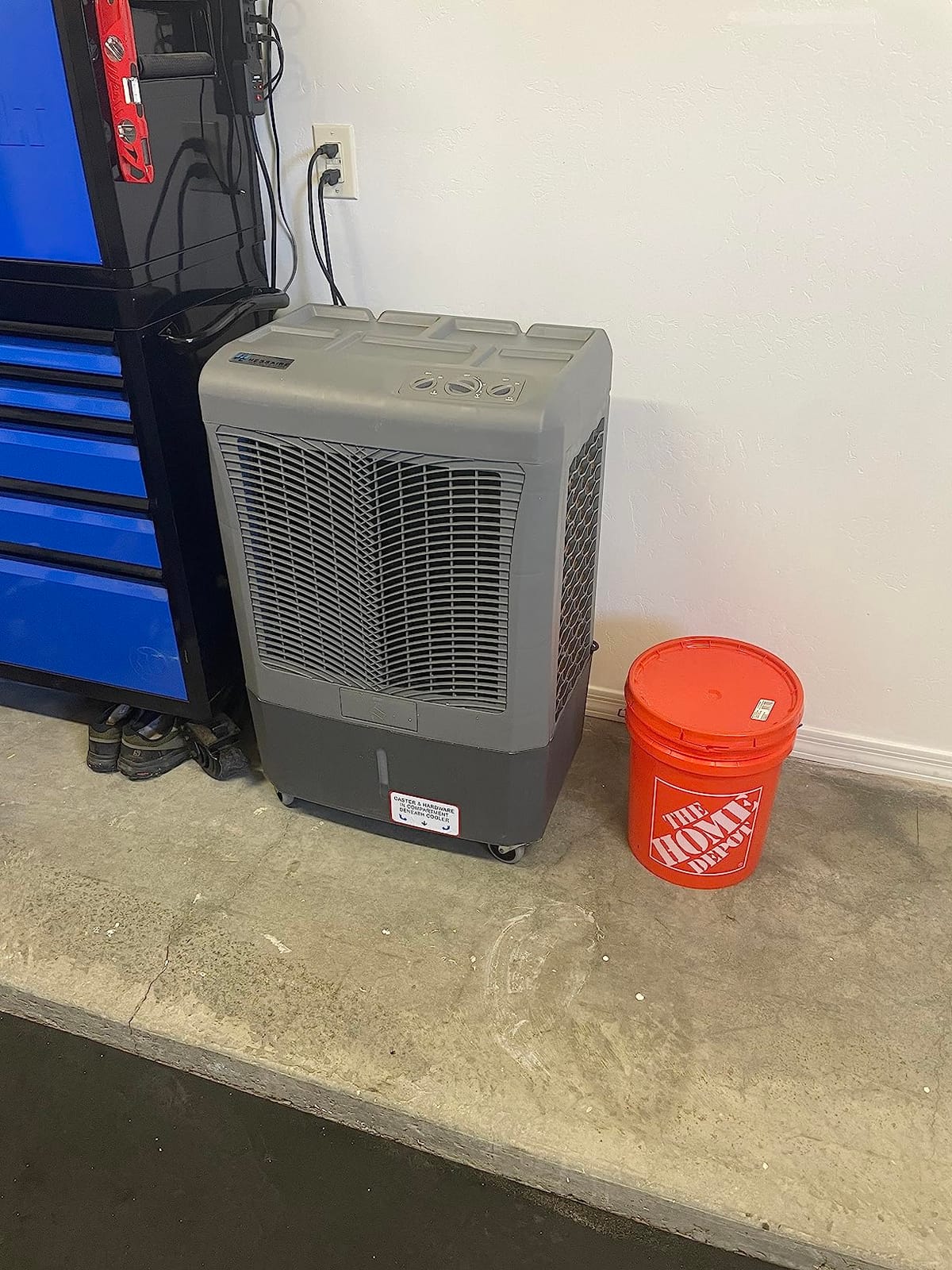 Hessaire MC37M Indoor or Outdoor Portable Oscillating Evaporative Swamp Air Cooler for 950 Square Feet of Space with Water Reservoir customer photo 1