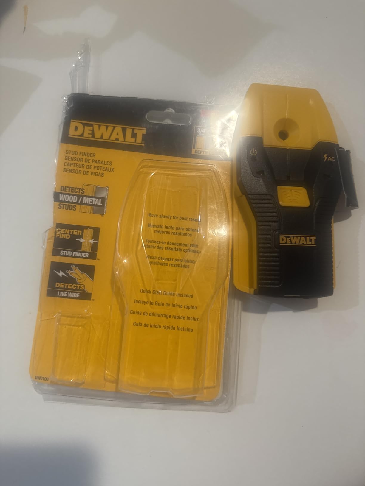 DEWALT Stud Finder, 3/4”, Locate Framing Studs Efficiently with LED Arrows, Ideal for Wood and Metal, AAA Batteries Included (DW0100) customer photo 1