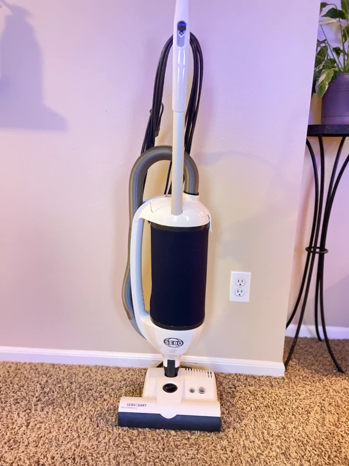 Sebo 9855AM Dart Upright Vacuum Cleaner with 7-Year Motor Warranty customer photo 1